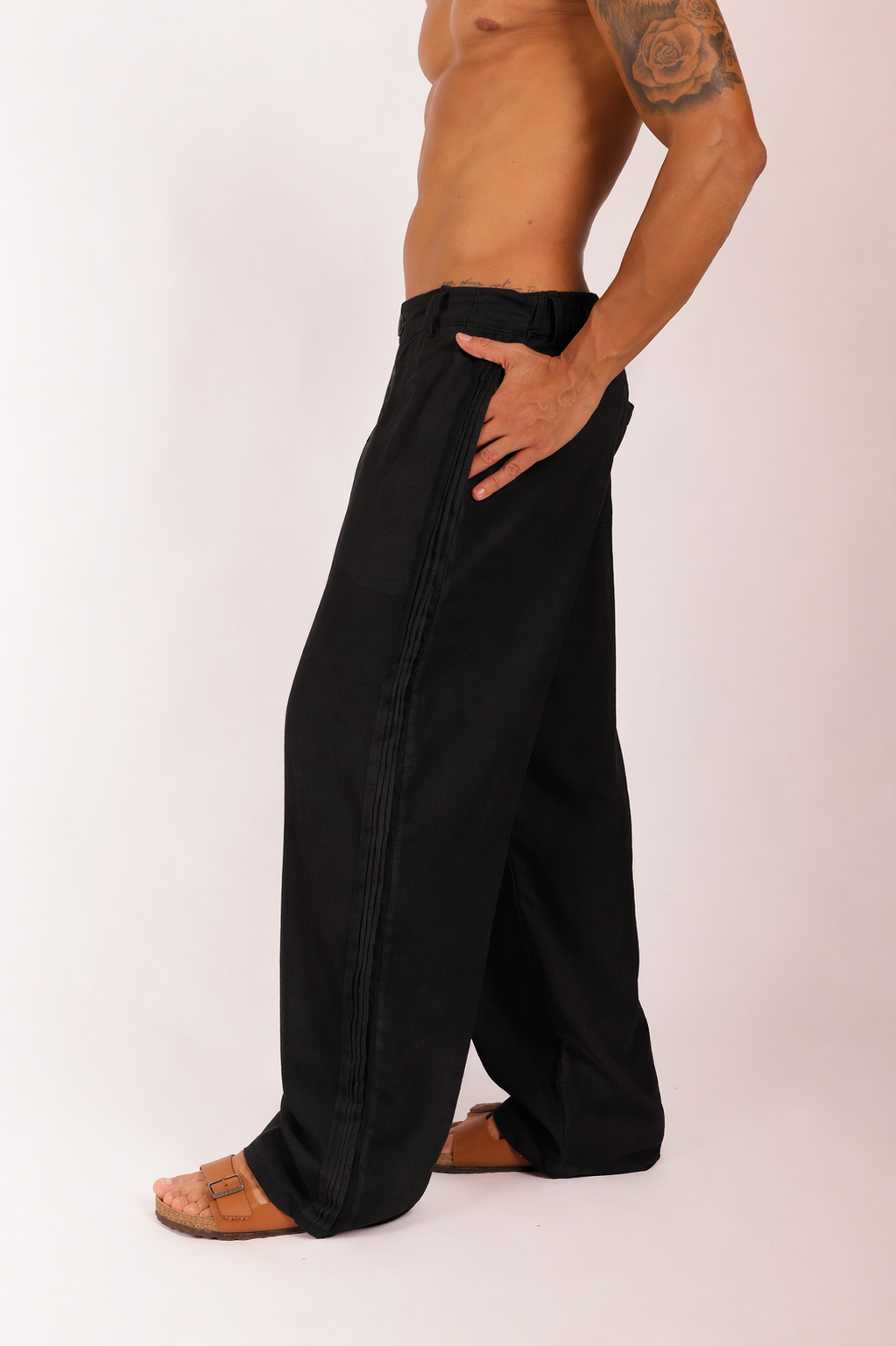 Calça Linho com Pregas Laterais Preta