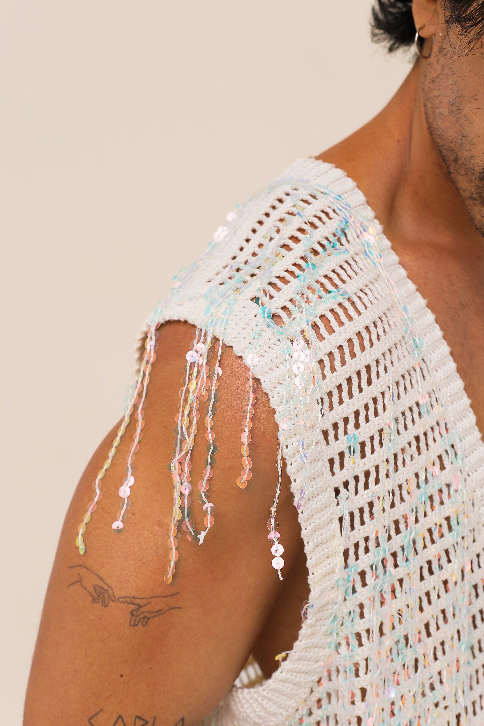 Regata Crochê Franjas Paetê Off White