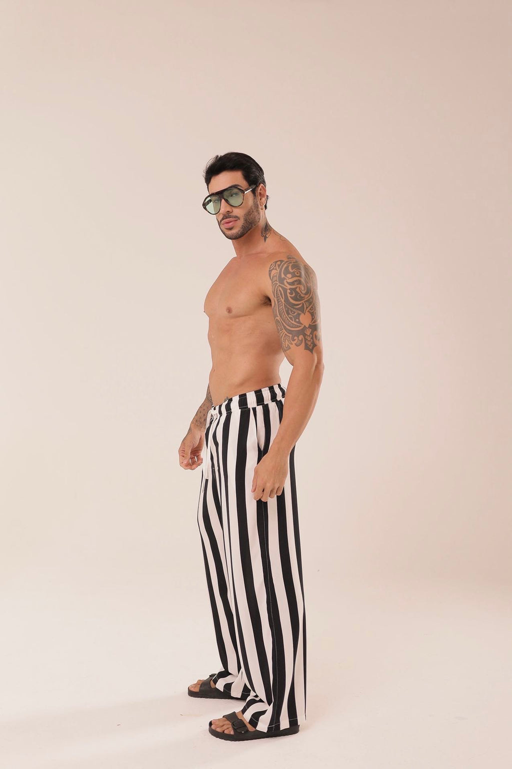 Calça Reta Listras Pretaㅤ ㅤㅤㅤㅤㅤㅤㅤㅤㅤㅤㅤ