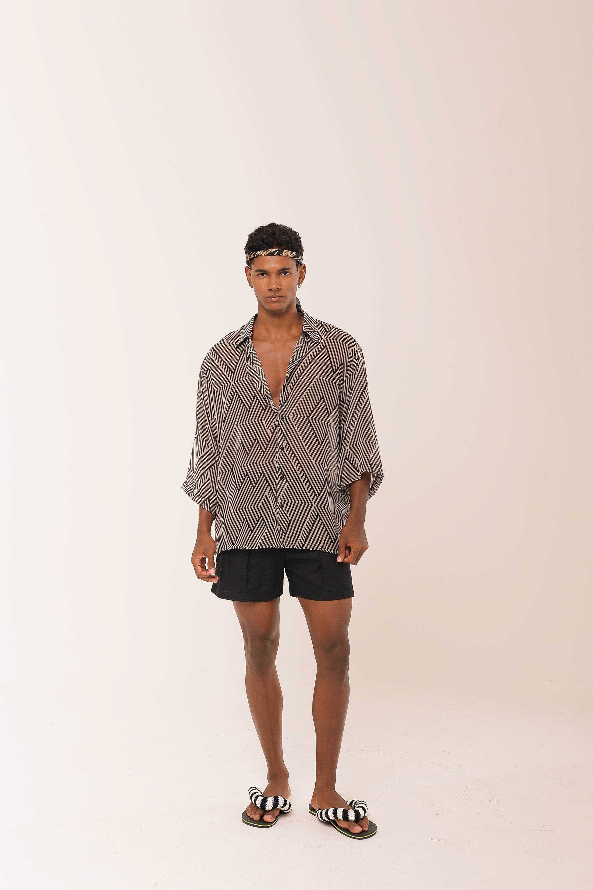 Camisa Oversized Geométrica Preta