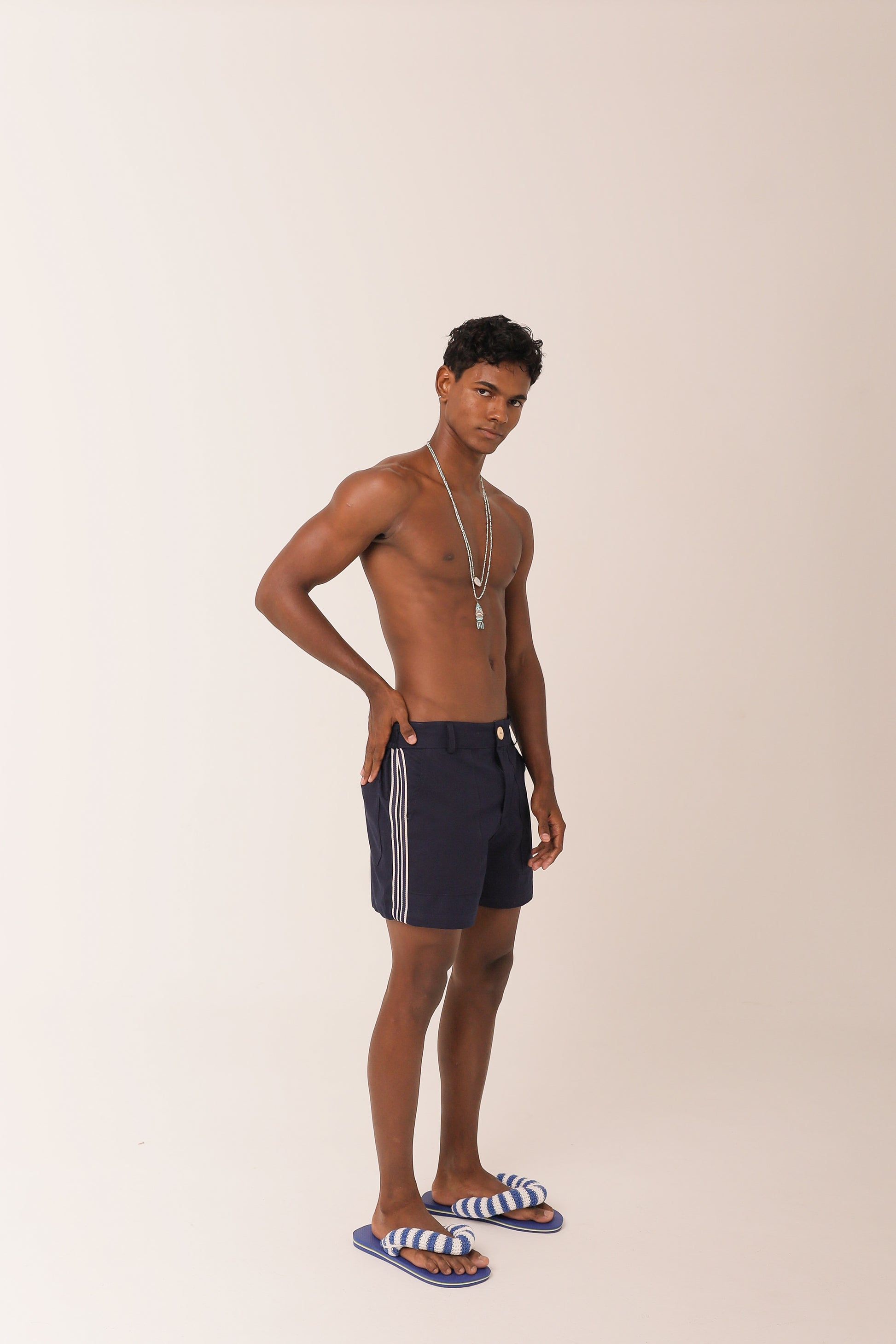 Short Linho Detalhe Lateral Marinho