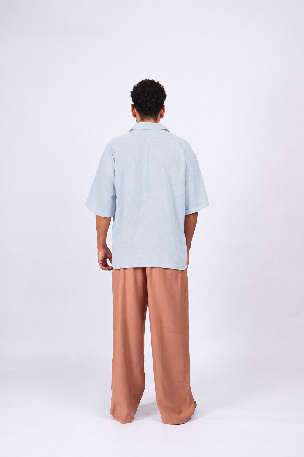 Camisa Linho Bolso Lagosta Bordado Azul Claro