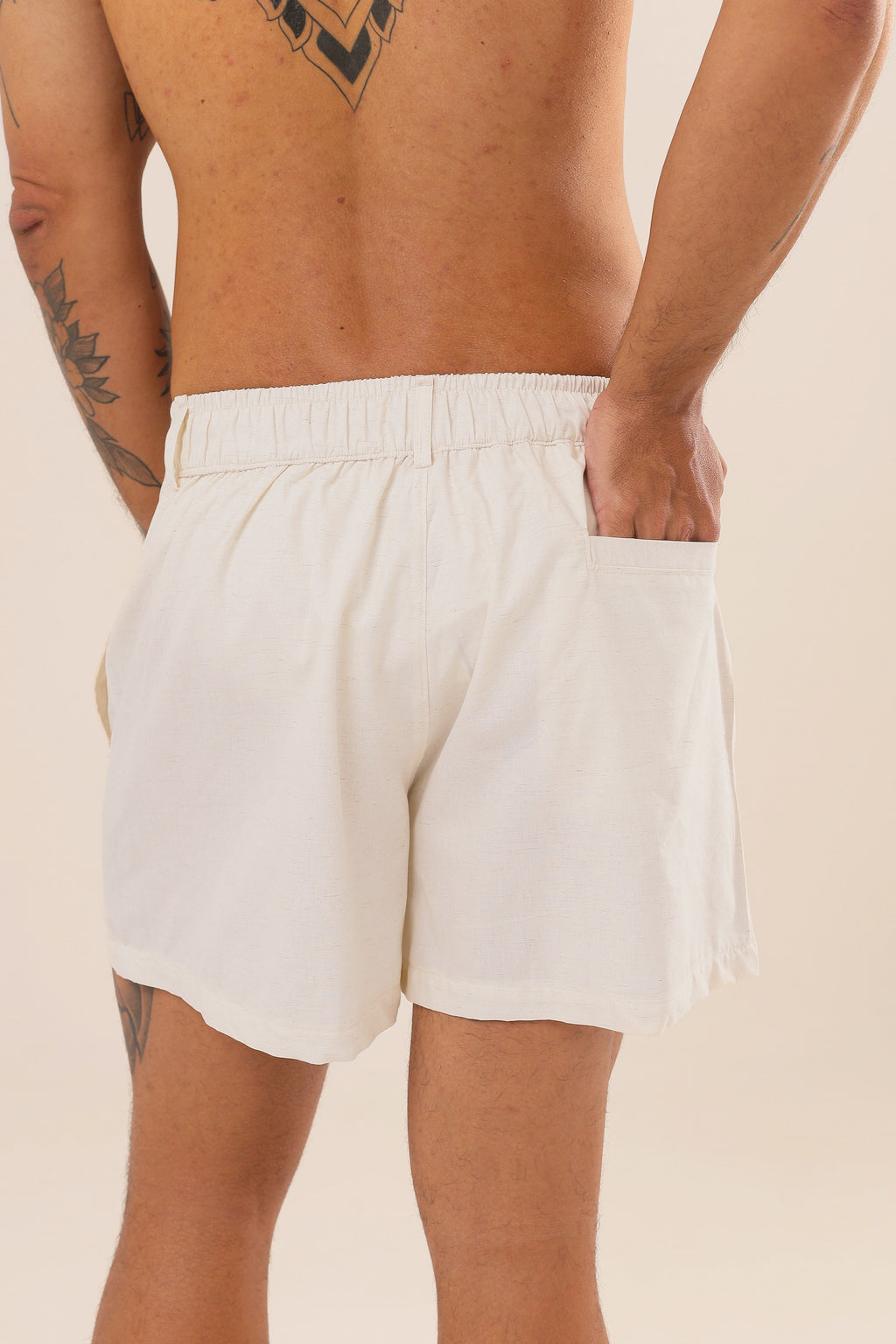 Short Linho Faixas Crochê Natural