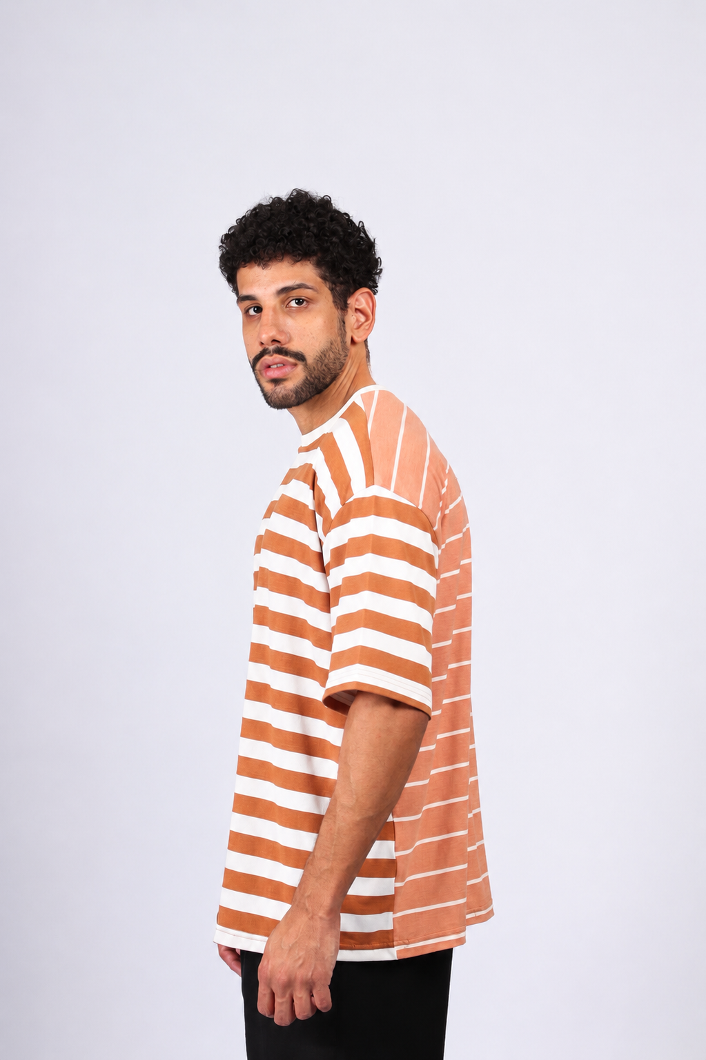 T-Shirt Over Listras Marromㅤ ㅤㅤㅤㅤㅤㅤㅤㅤㅤㅤㅤ