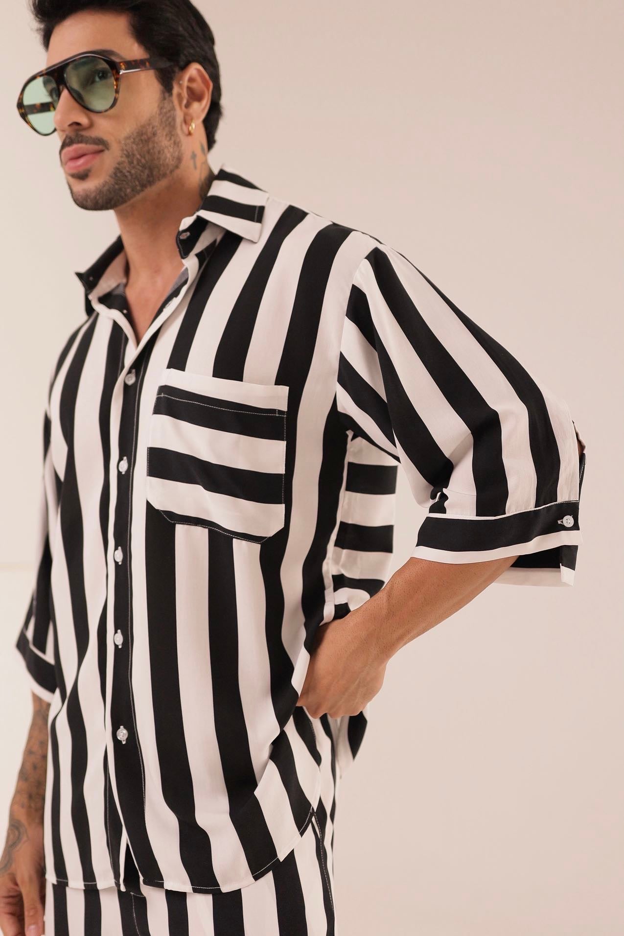 Camisa Listras Oversized Pretaㅤ ㅤㅤㅤㅤㅤㅤㅤㅤㅤㅤㅤ