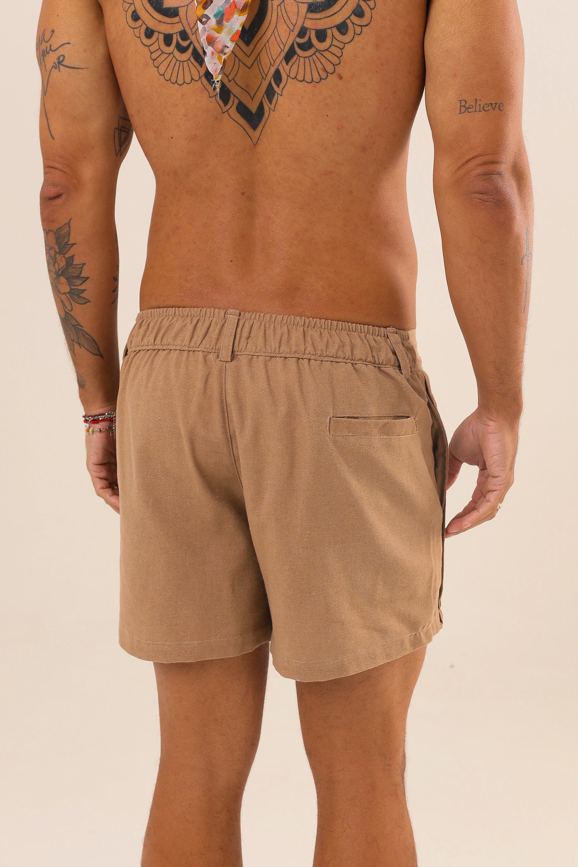 Short Linho Alfaiataria Nervuras Bege