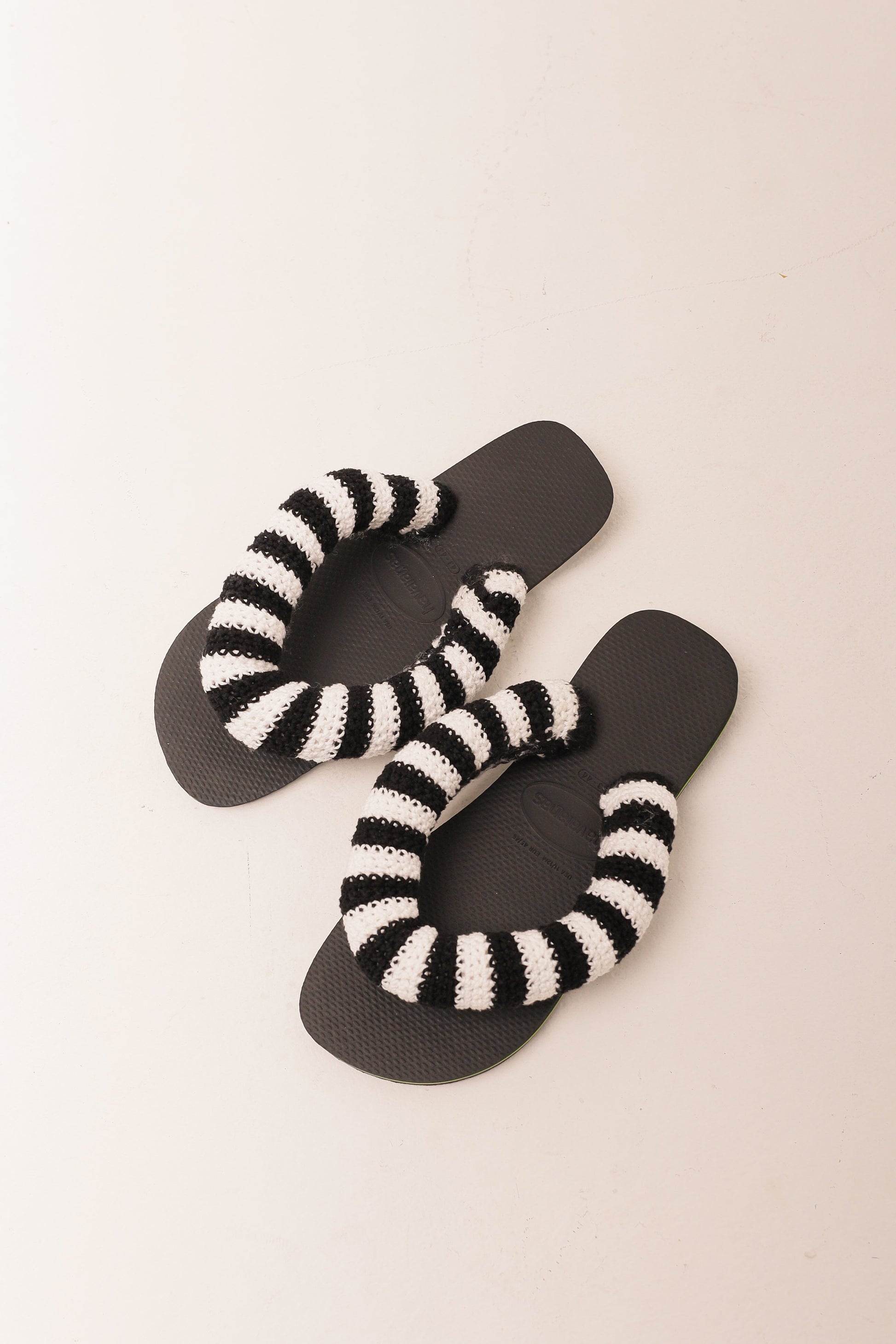 Chinelo Crochê Listra Preta