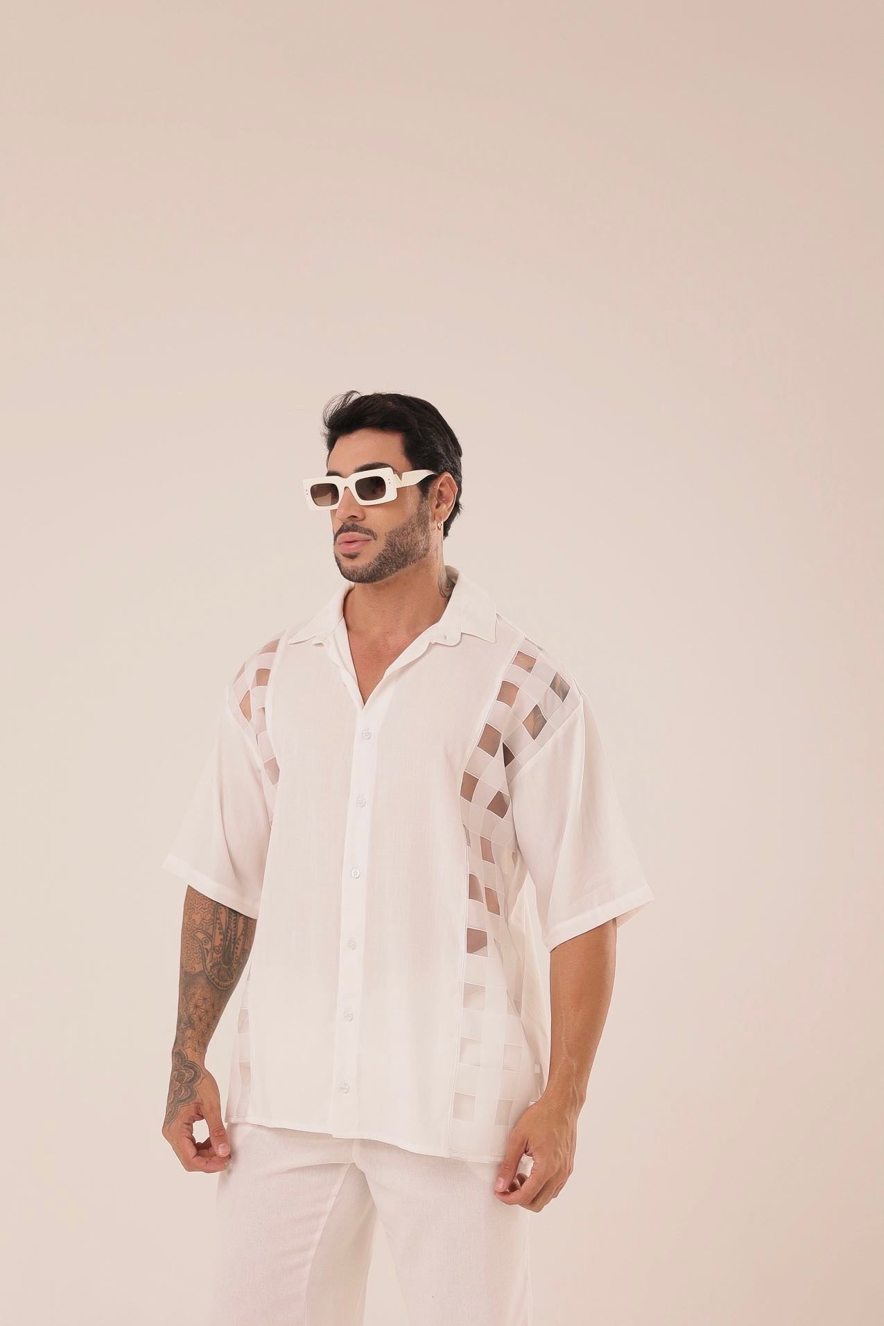 Camisa Geométrica Branca ㅤ ㅤㅤㅤㅤㅤㅤㅤㅤㅤㅤㅤ