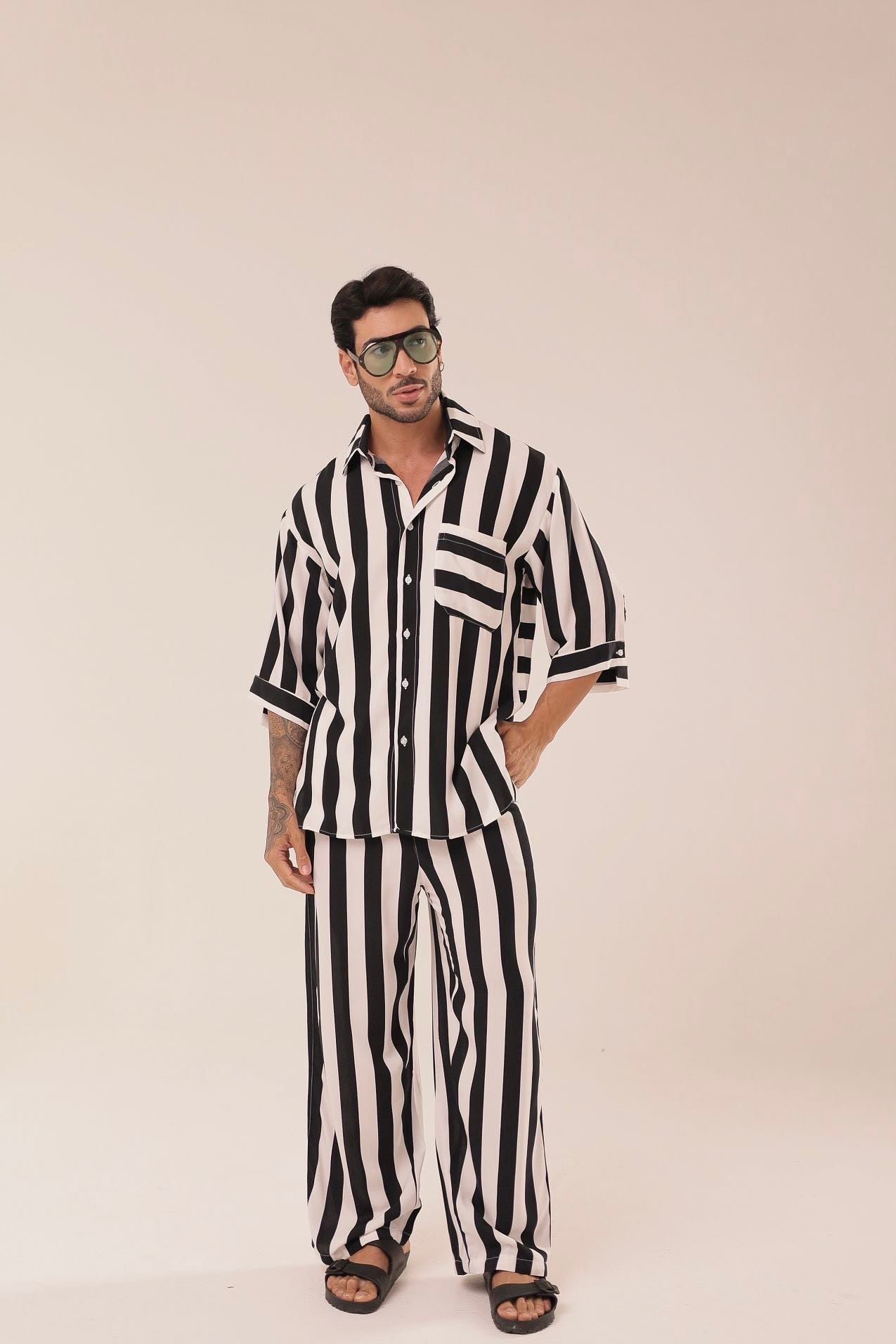 Camisa Listras Oversized Pretaㅤ ㅤㅤㅤㅤㅤㅤㅤㅤㅤㅤㅤ