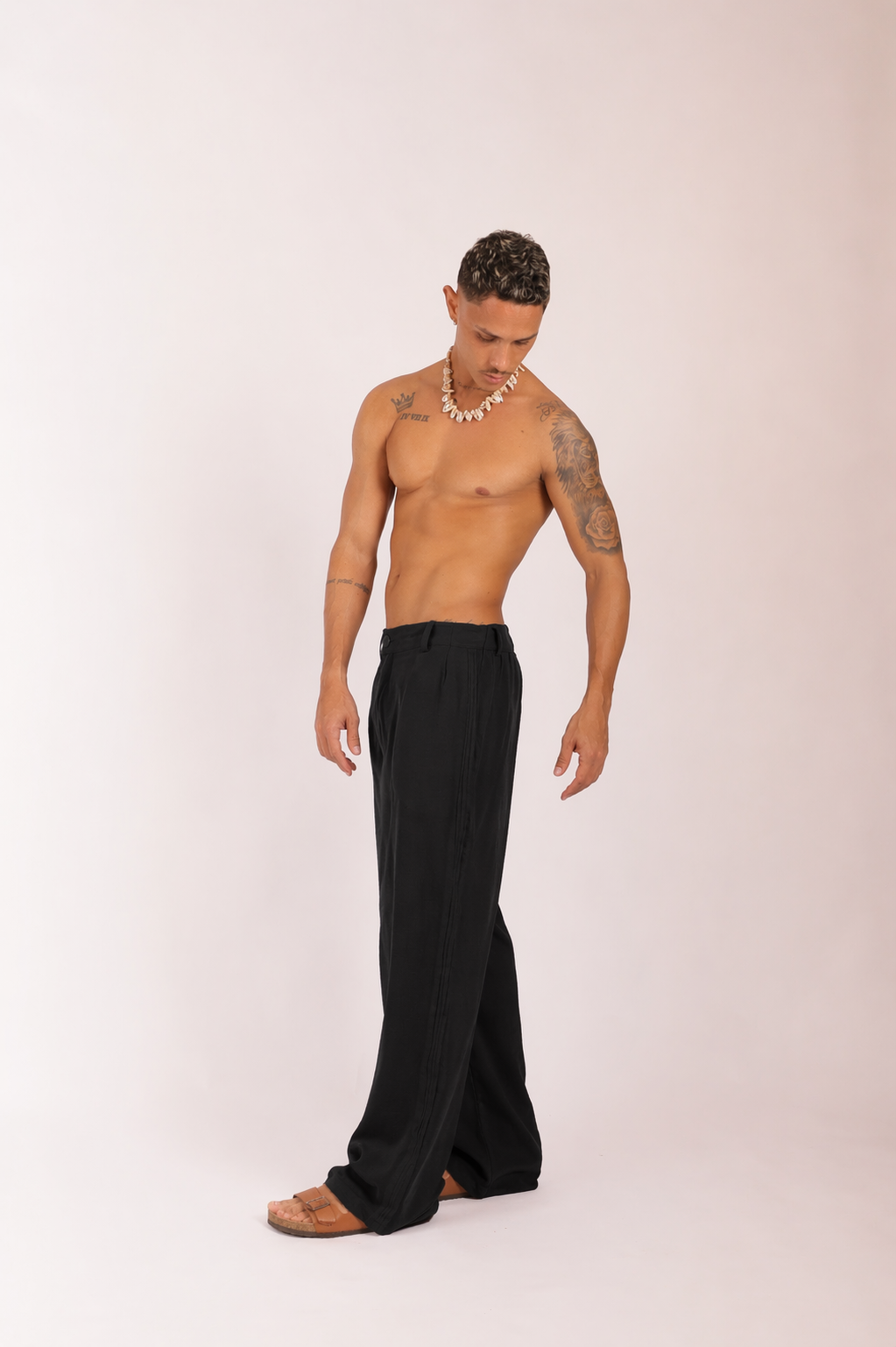 Calça Linho com Pregas Laterais Preta