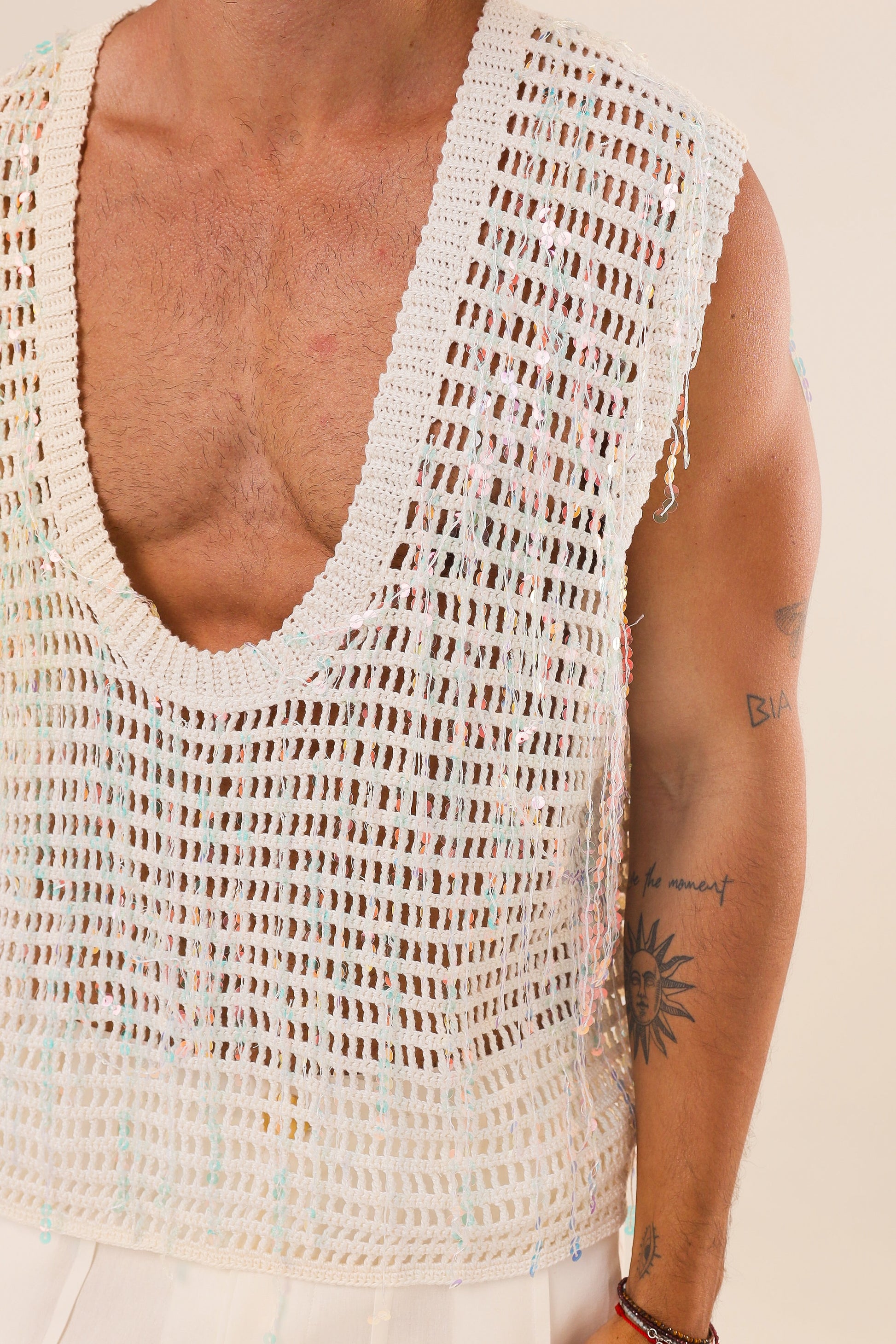 Regata Crochê Franjas Paetê Off White