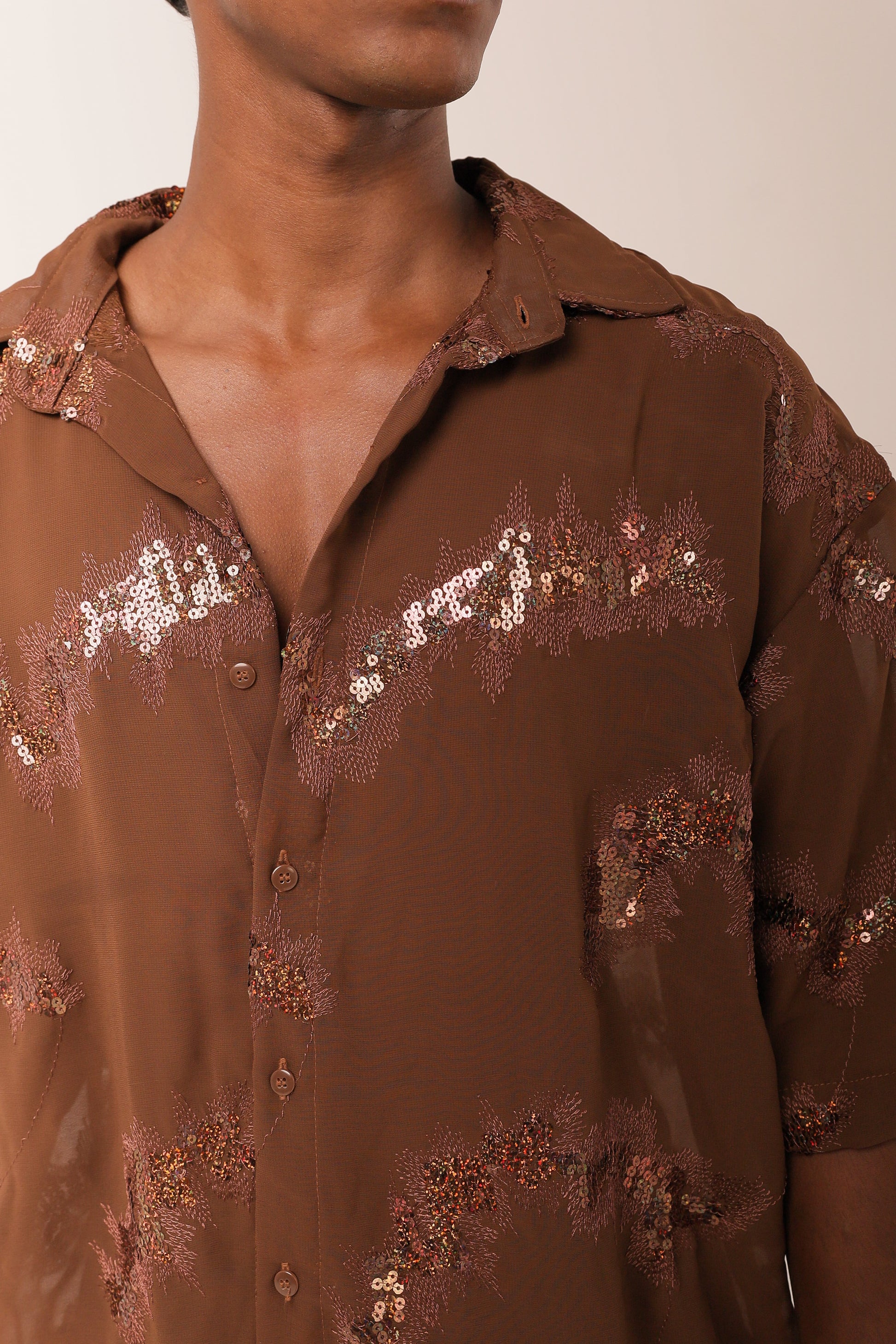 Camisa Ampla Bordado Paetê Marrom