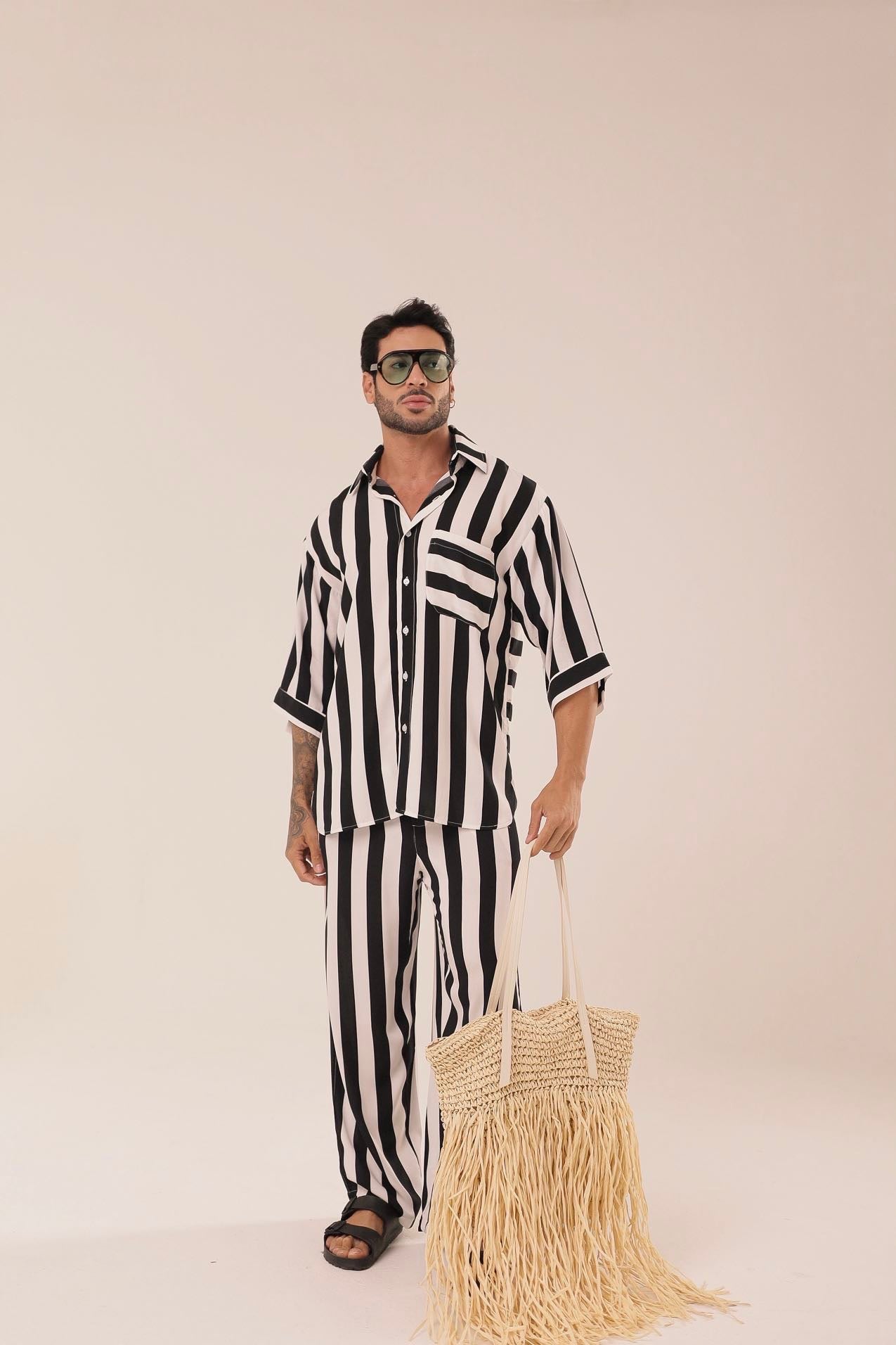 Camisa Listras Oversized Pretaㅤ ㅤㅤㅤㅤㅤㅤㅤㅤㅤㅤㅤ