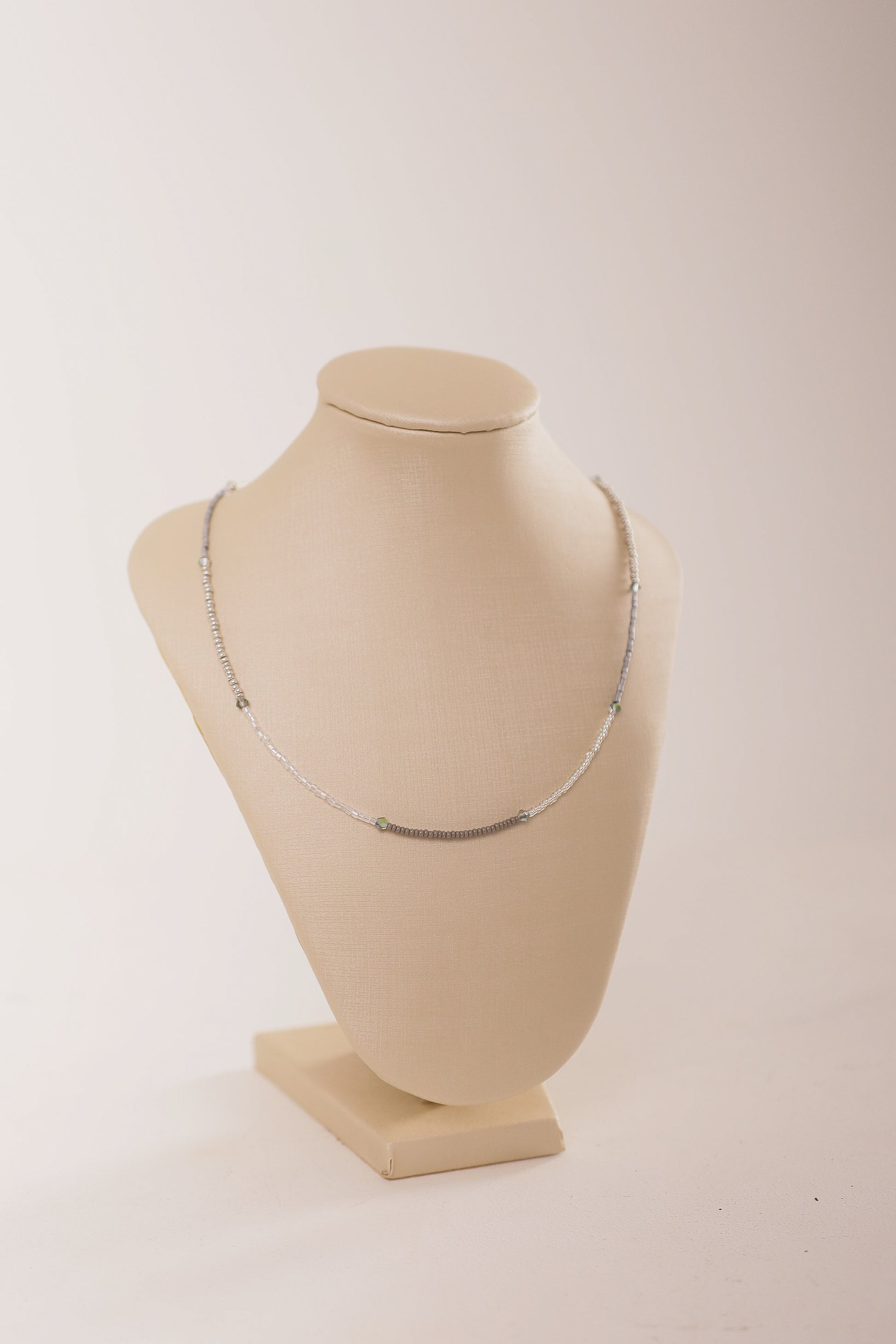 Colar Grafite Minimal