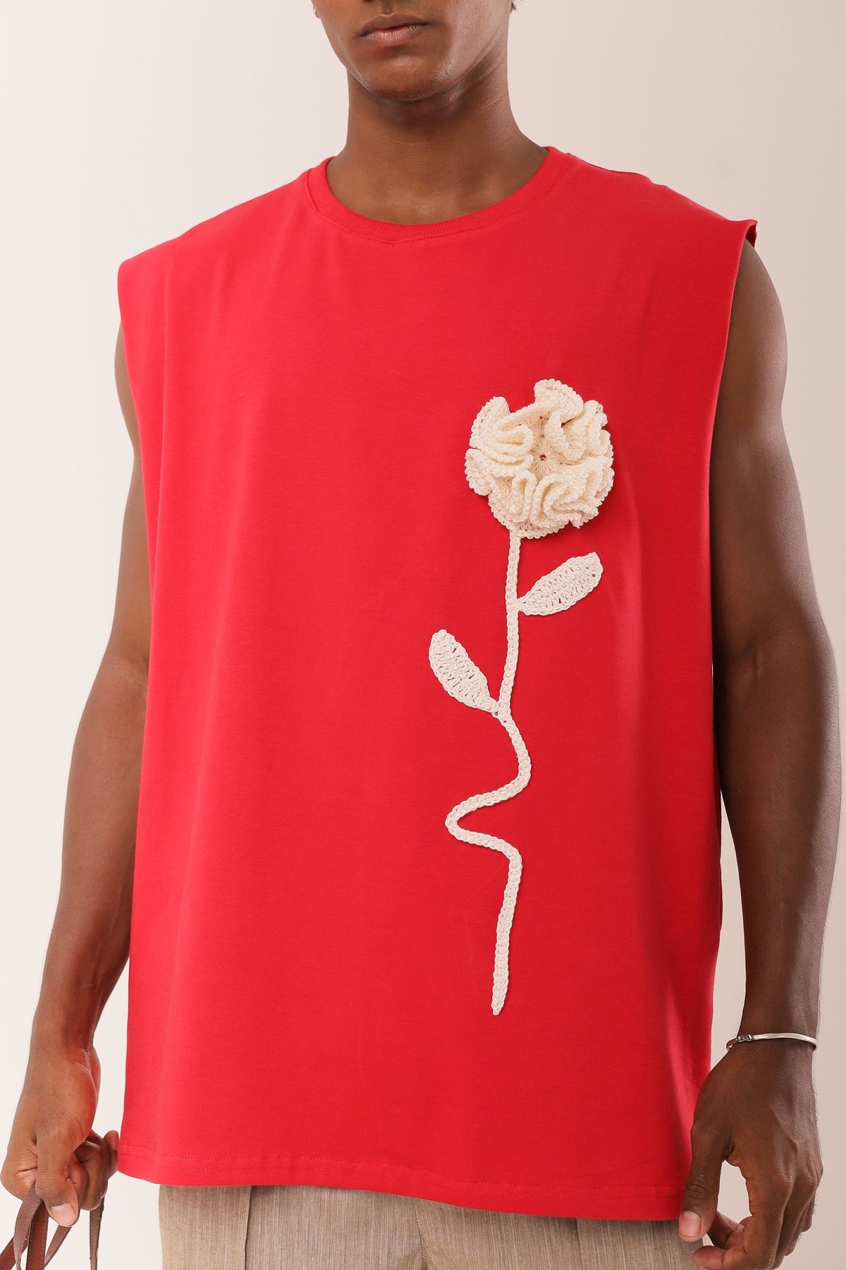 Regata Rosa Crochê NITX Vermelho — detalhe frontal da rosa em crochê