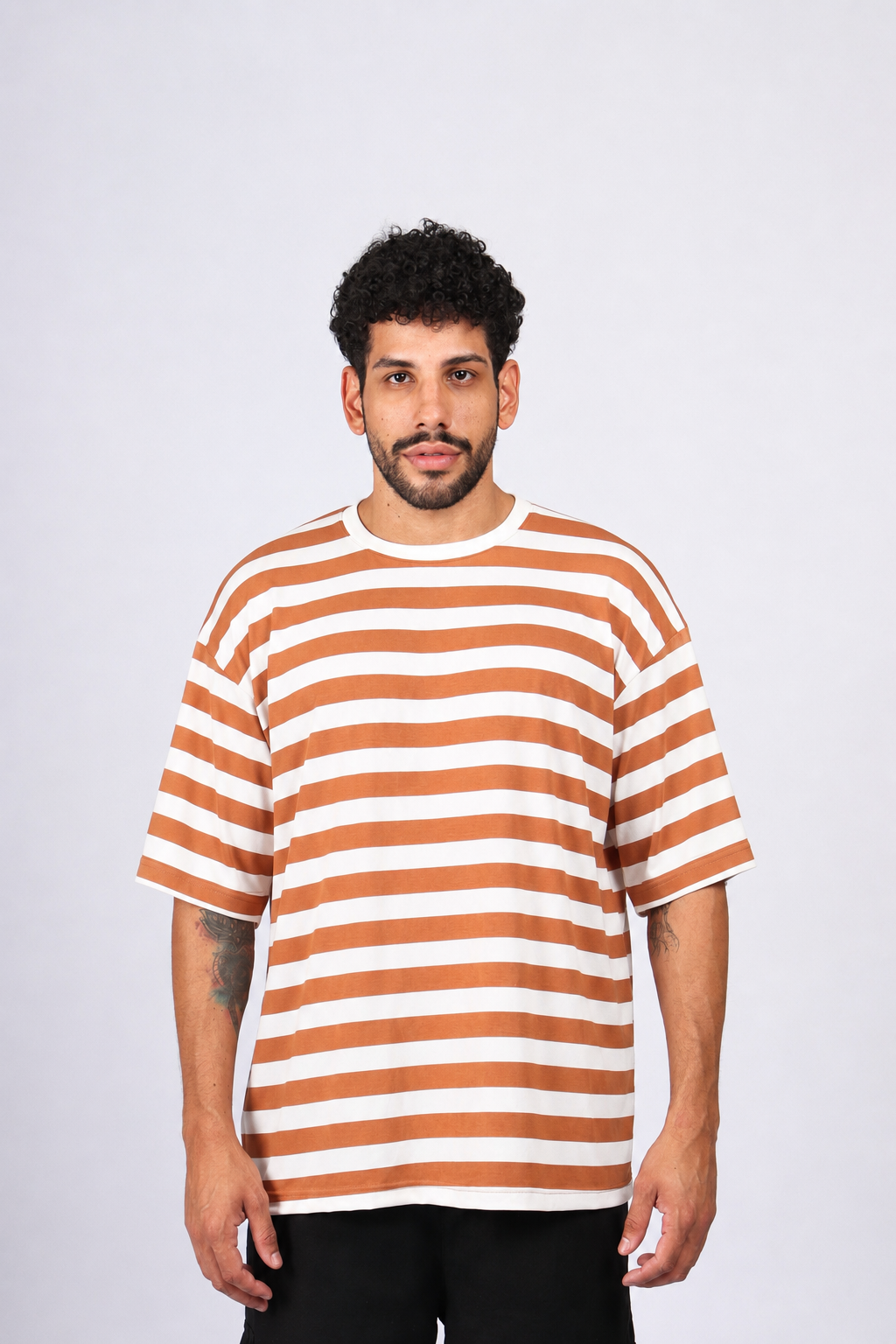 T-Shirt Over Listras Marromㅤ ㅤㅤㅤㅤㅤㅤㅤㅤㅤㅤㅤ