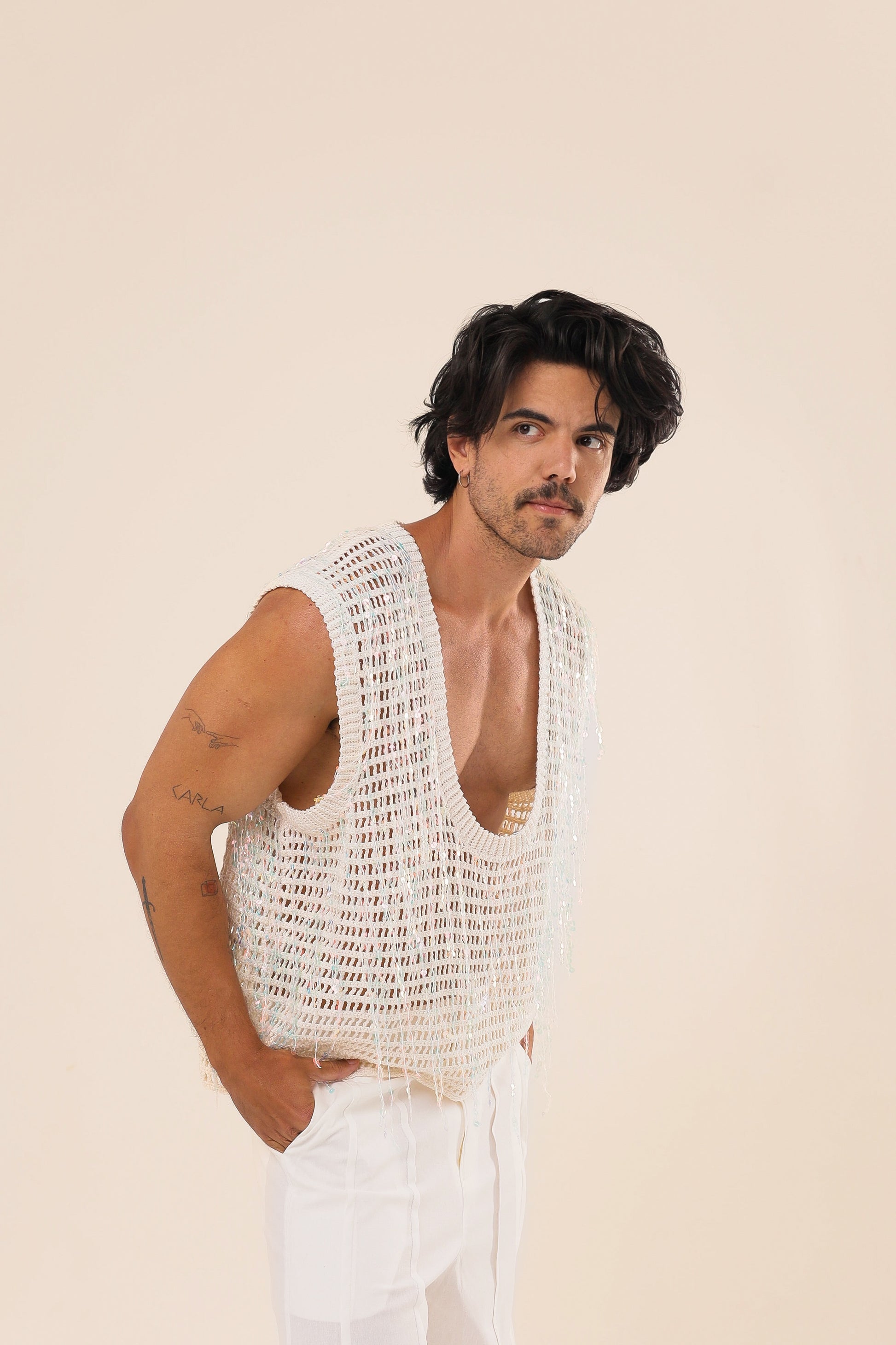 Regata Crochê Franjas Paetê Off White