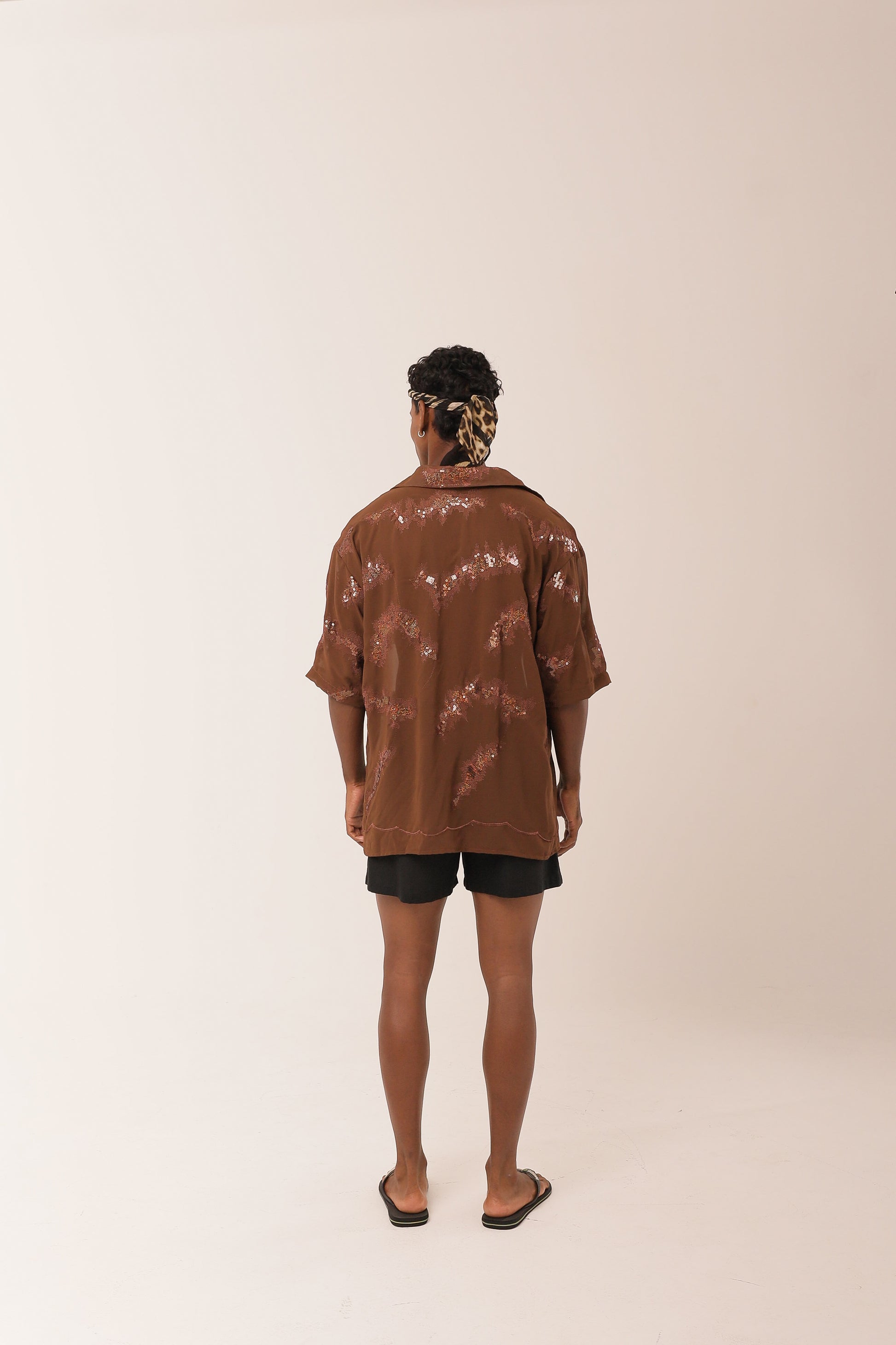 Camisa Ampla Bordado Paetê Marrom