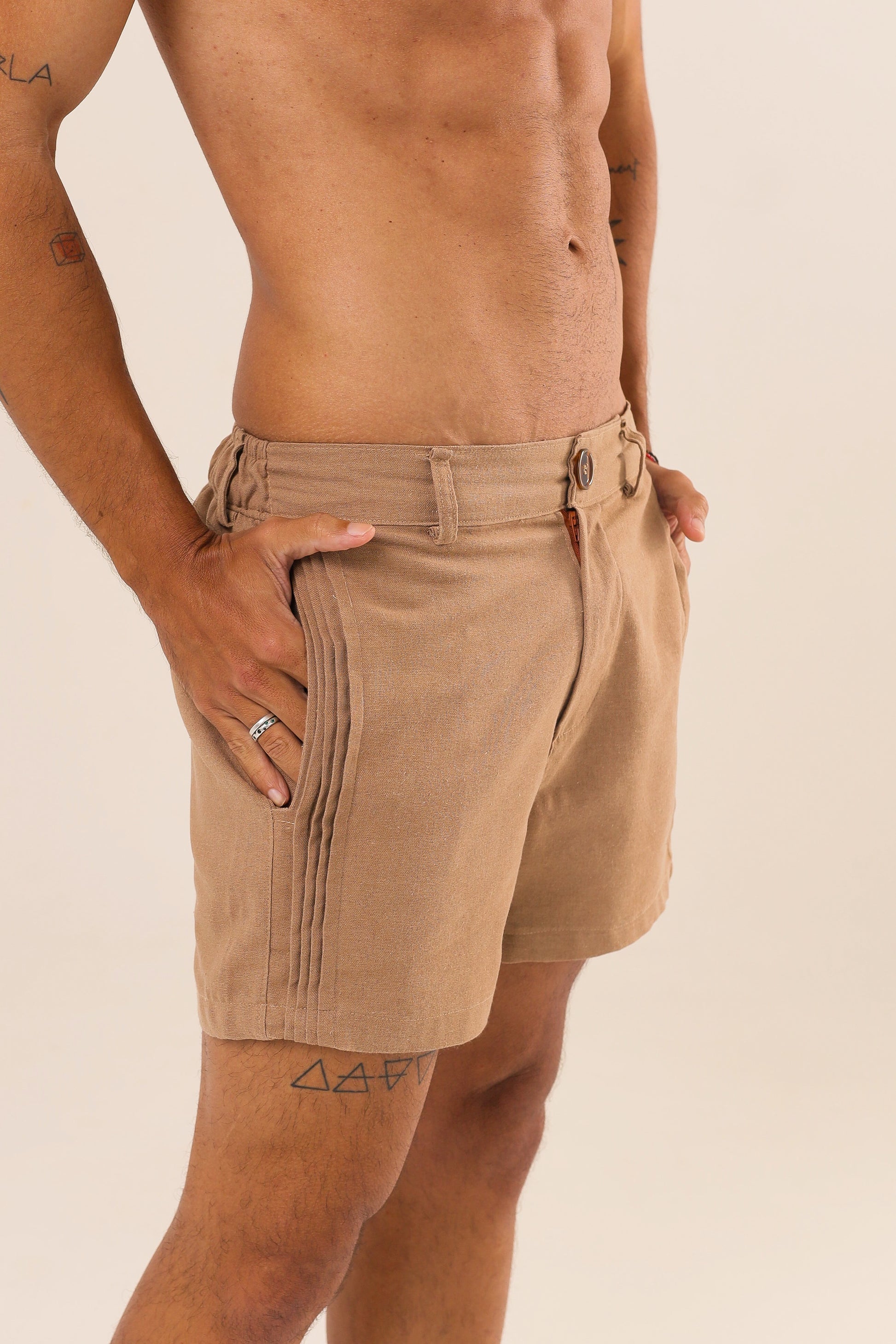 Short Linho Alfaiataria Nervuras Bege