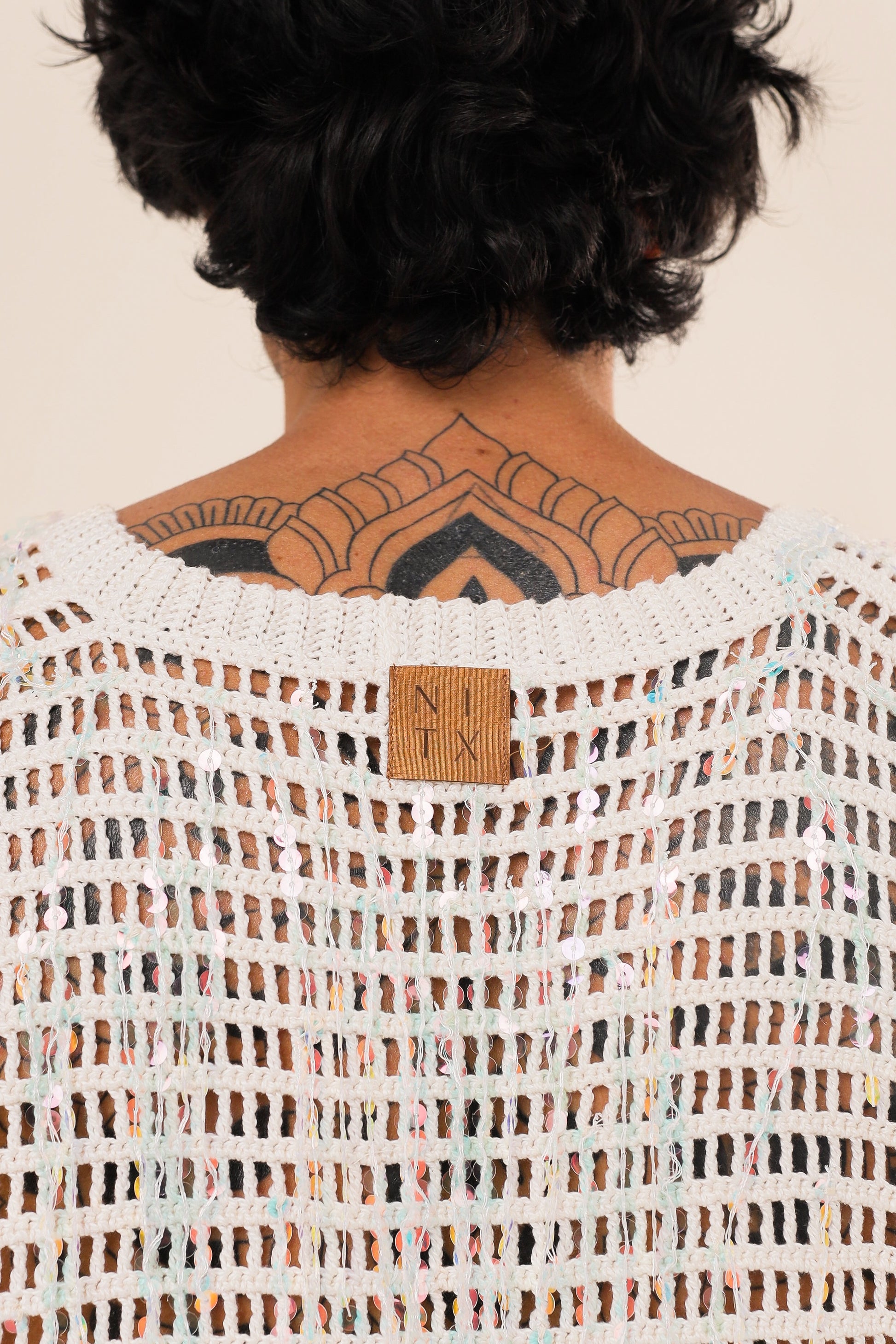 Regata Crochê Franjas Paetê Off White