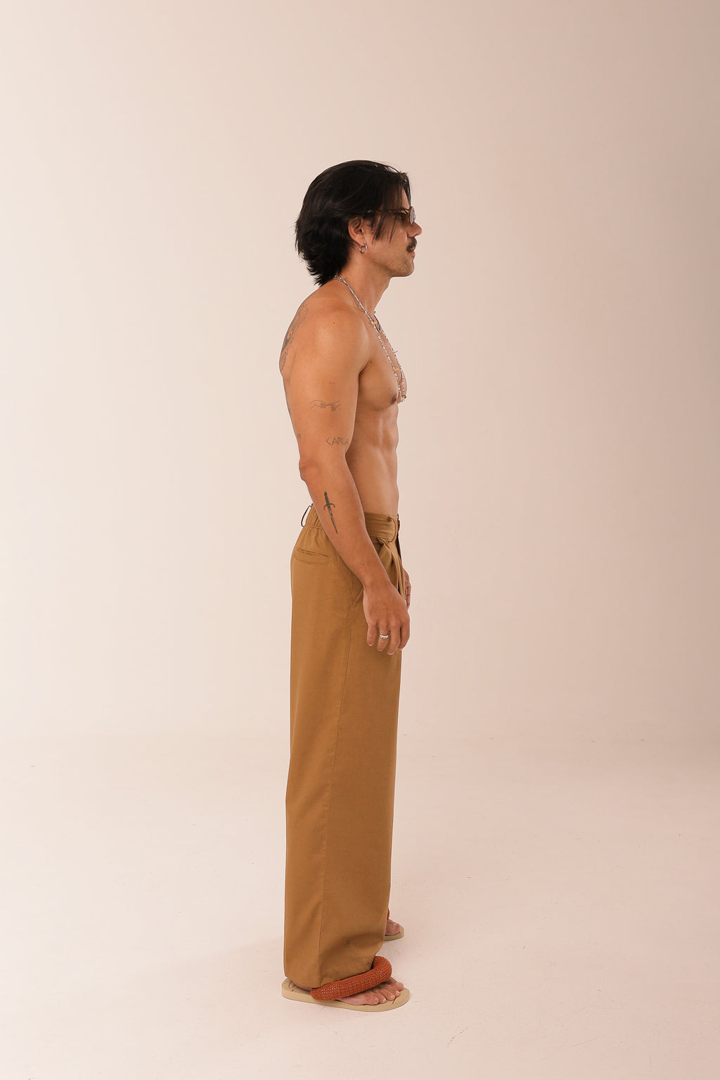 Calça Over Pregas Marrom