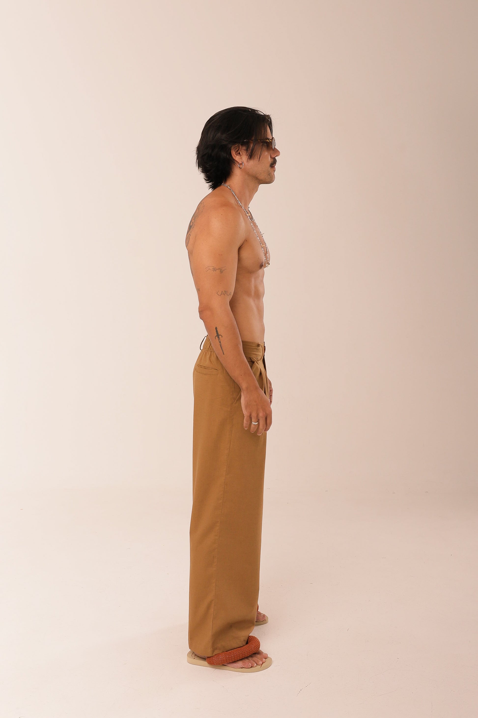 Calça Over Pregas Marrom
