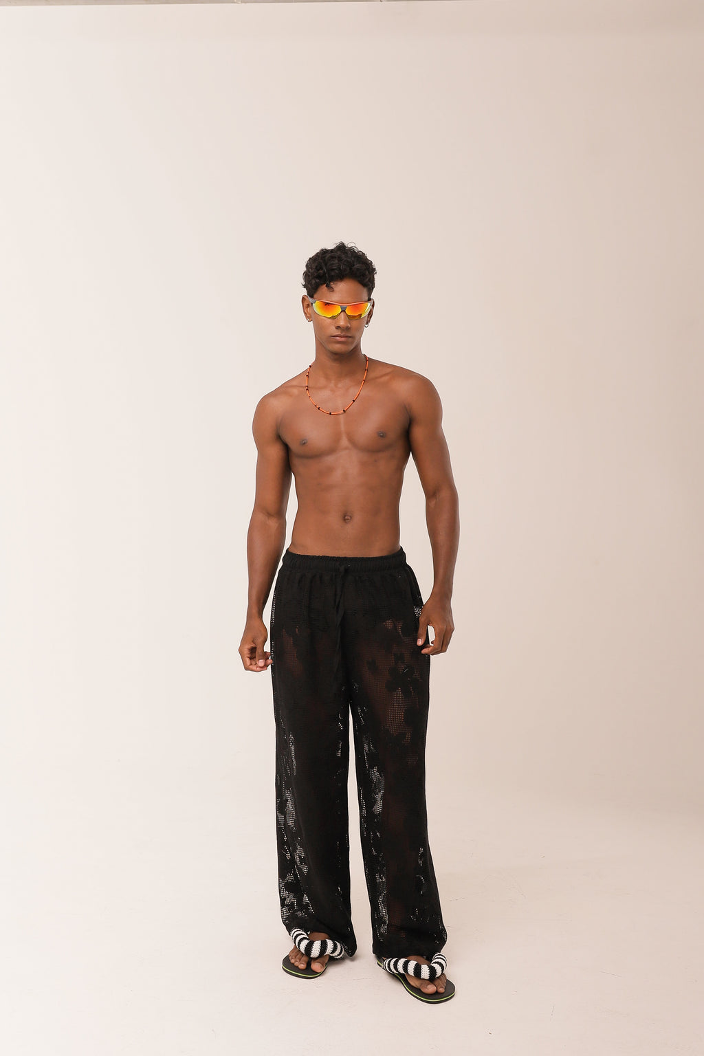 Calça Tela Floral Preta