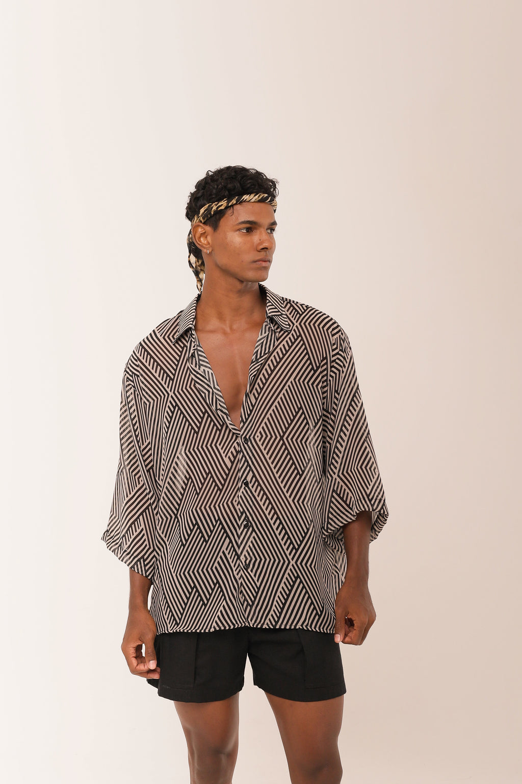 Camisa Oversized Geométrica Preta