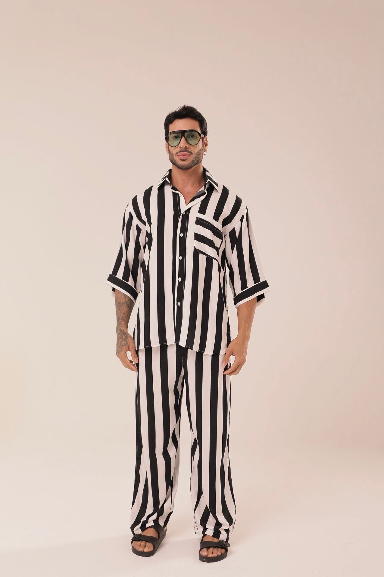 Camisa Listras Oversized Pretaㅤ ㅤㅤㅤㅤㅤㅤㅤㅤㅤㅤㅤ