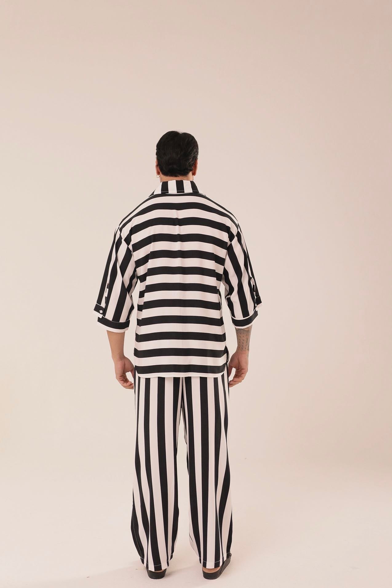 Camisa Listras Oversized Pretaㅤ ㅤㅤㅤㅤㅤㅤㅤㅤㅤㅤㅤ