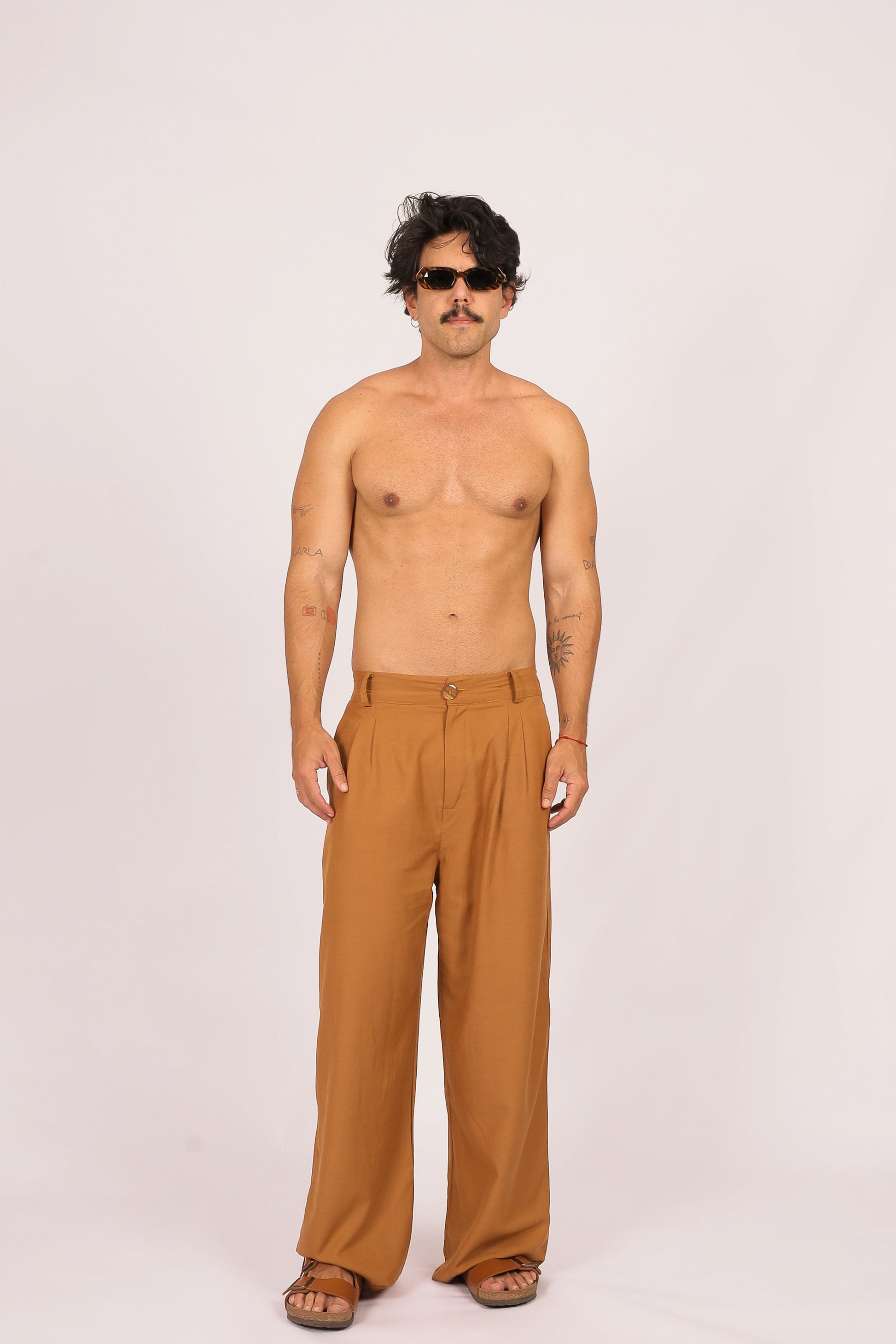 Calça Over Pregas Marrom