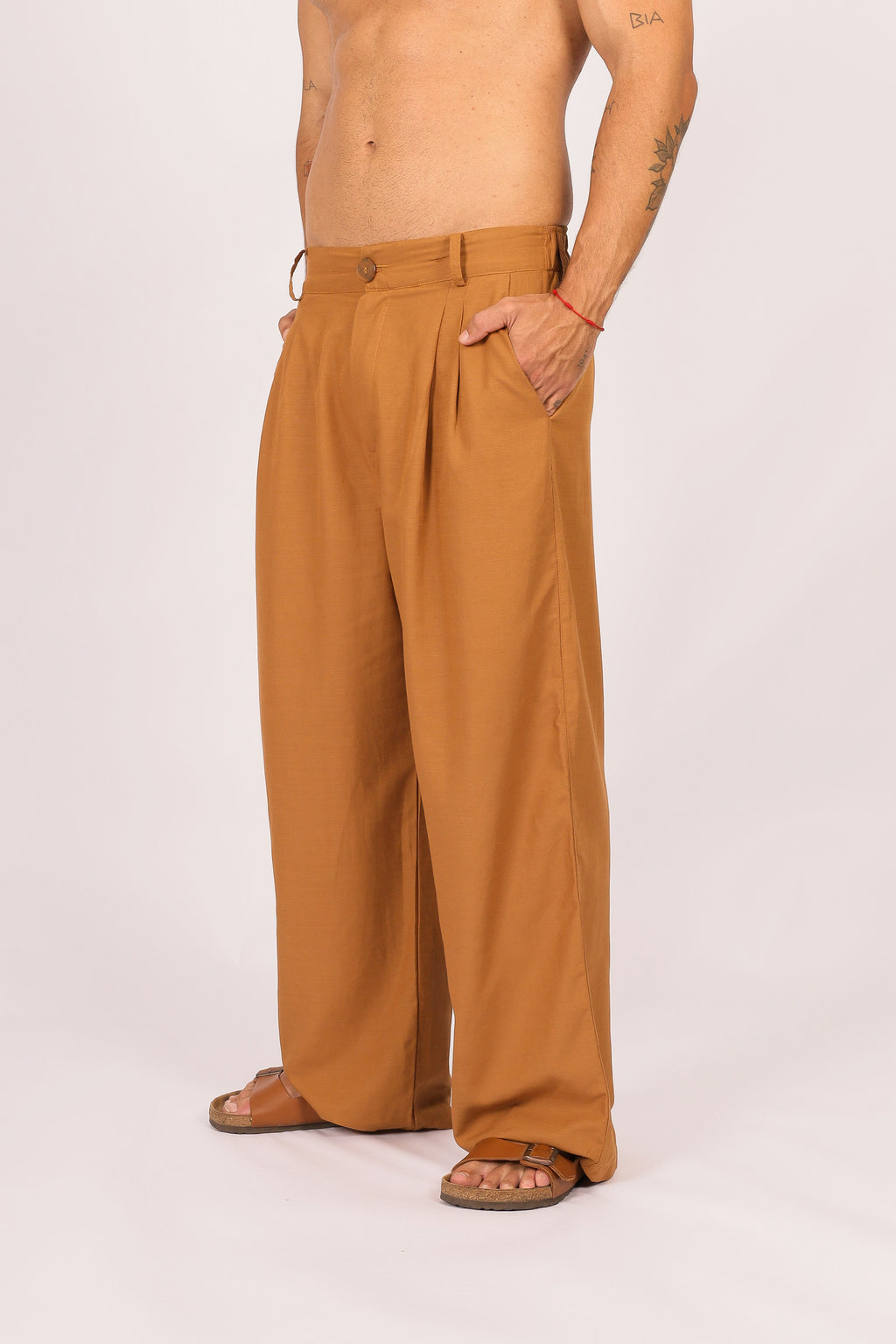 Calça Over Pregas Marrom