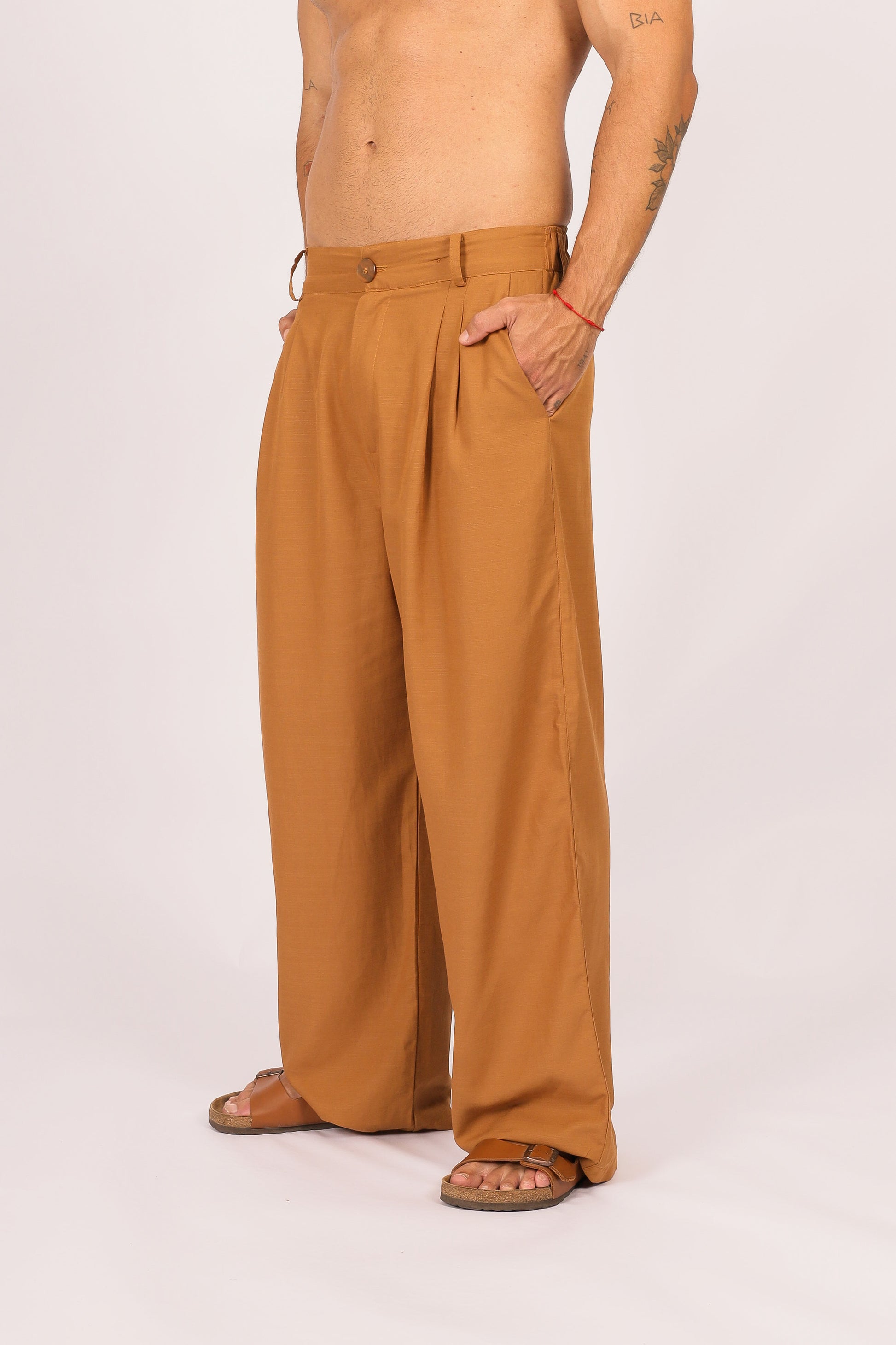 Calça Over Pregas Marrom