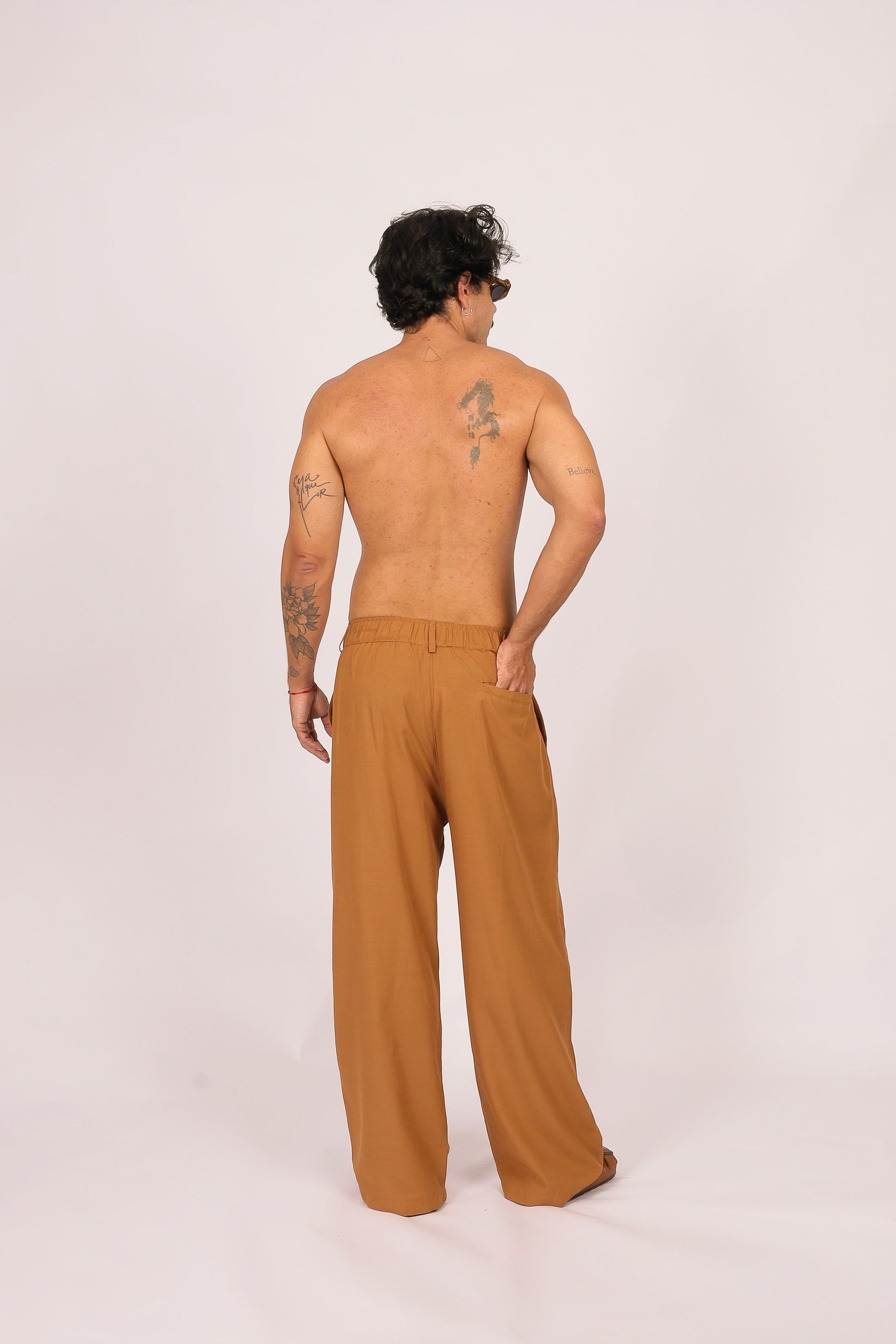 Calça Over Pregas Marrom