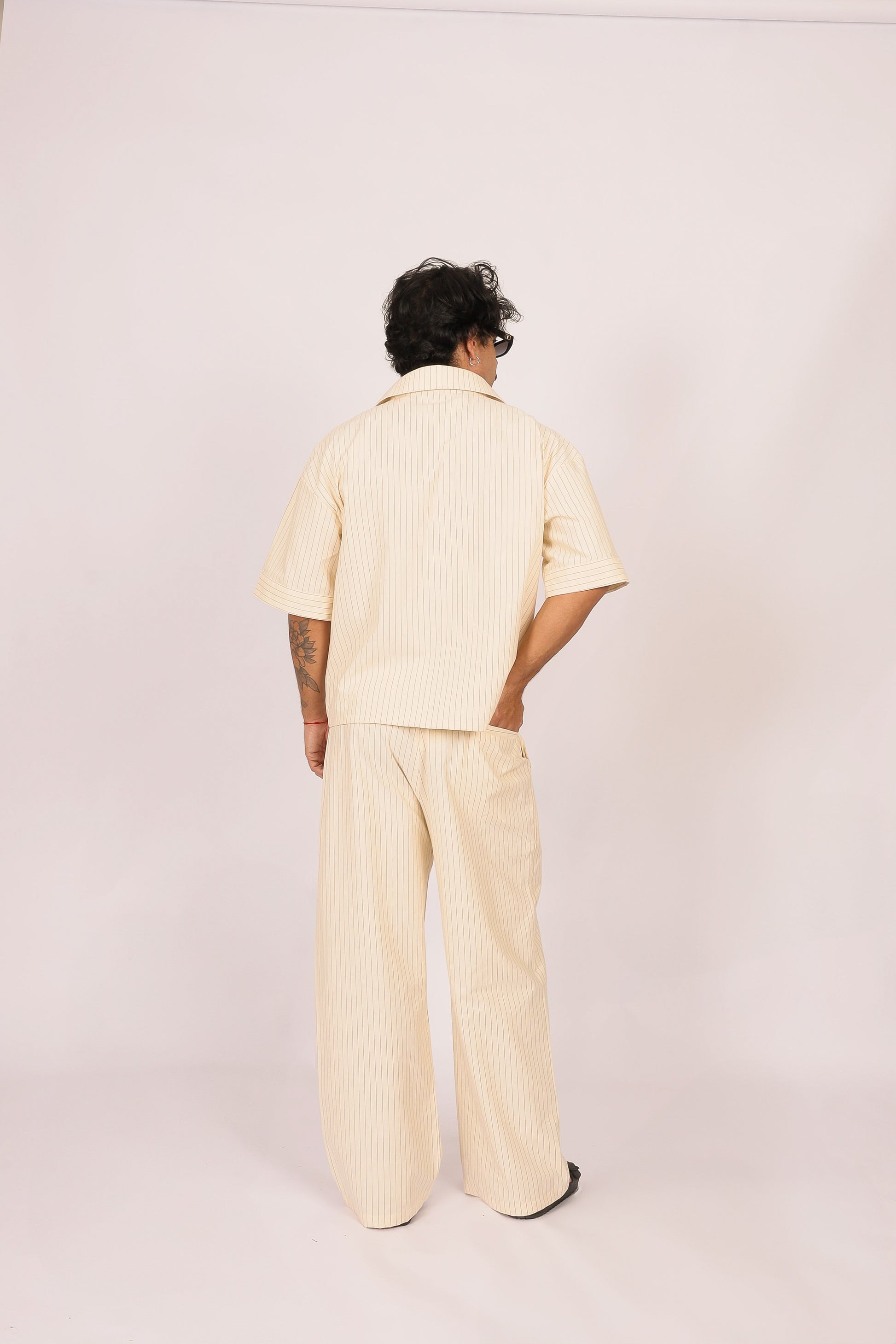 Camisa Bolsão Risca de Giz  Bege