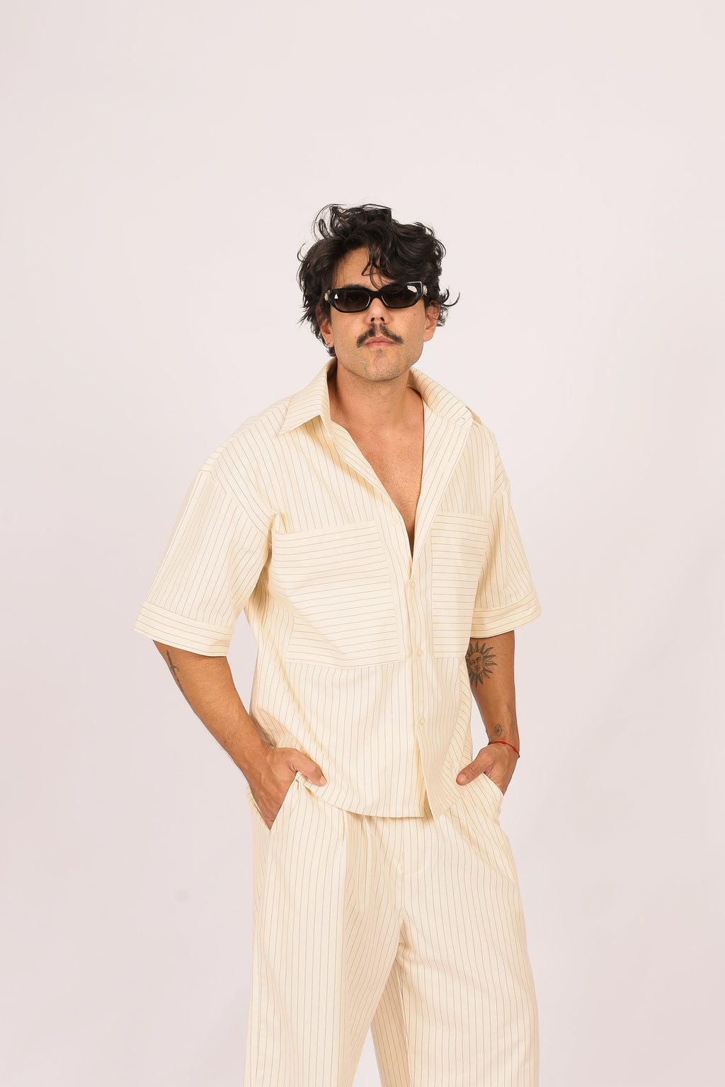 Camisa Bolsão Risca de Giz  Bege