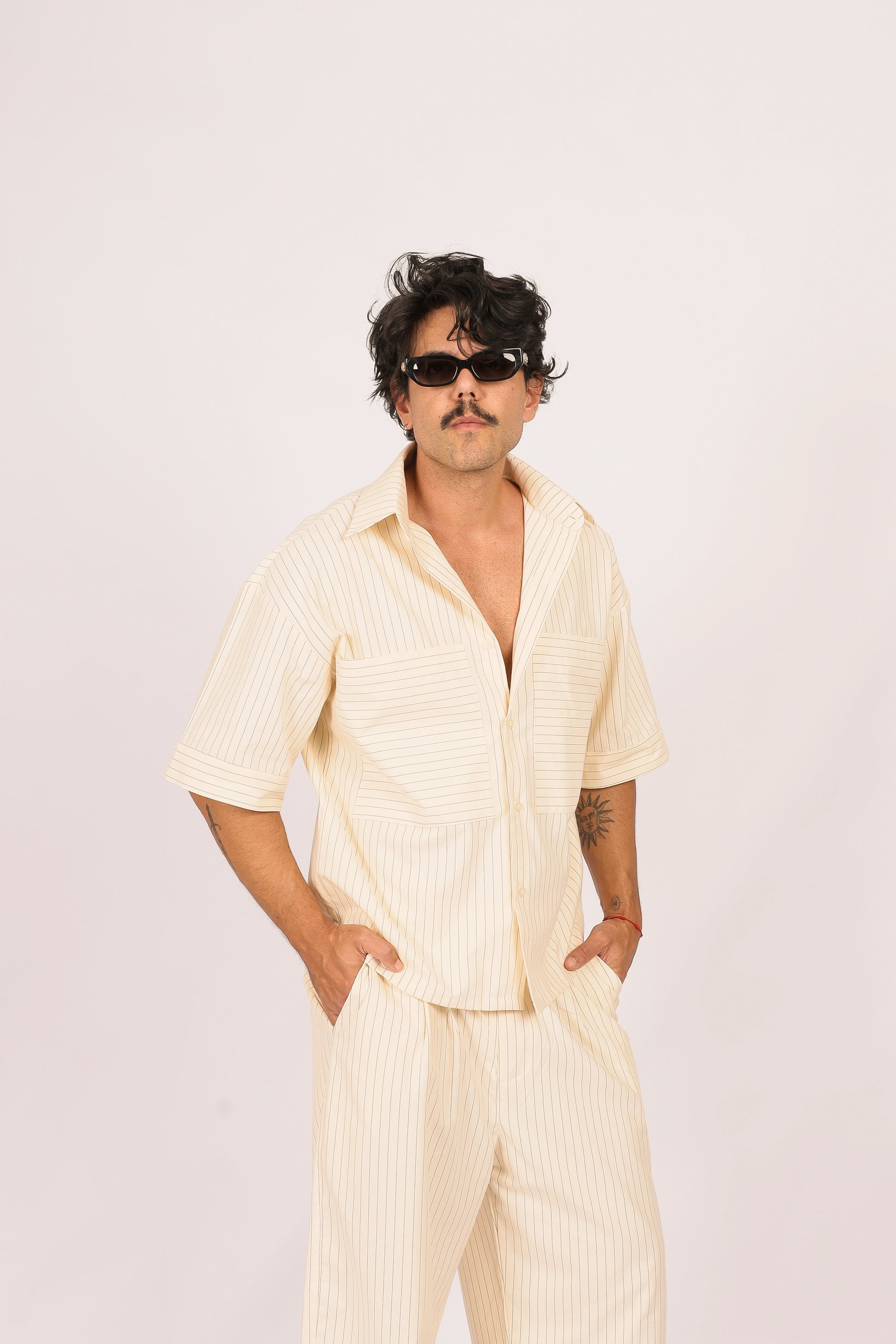 Camisa Bolsão Risca de Giz  Bege