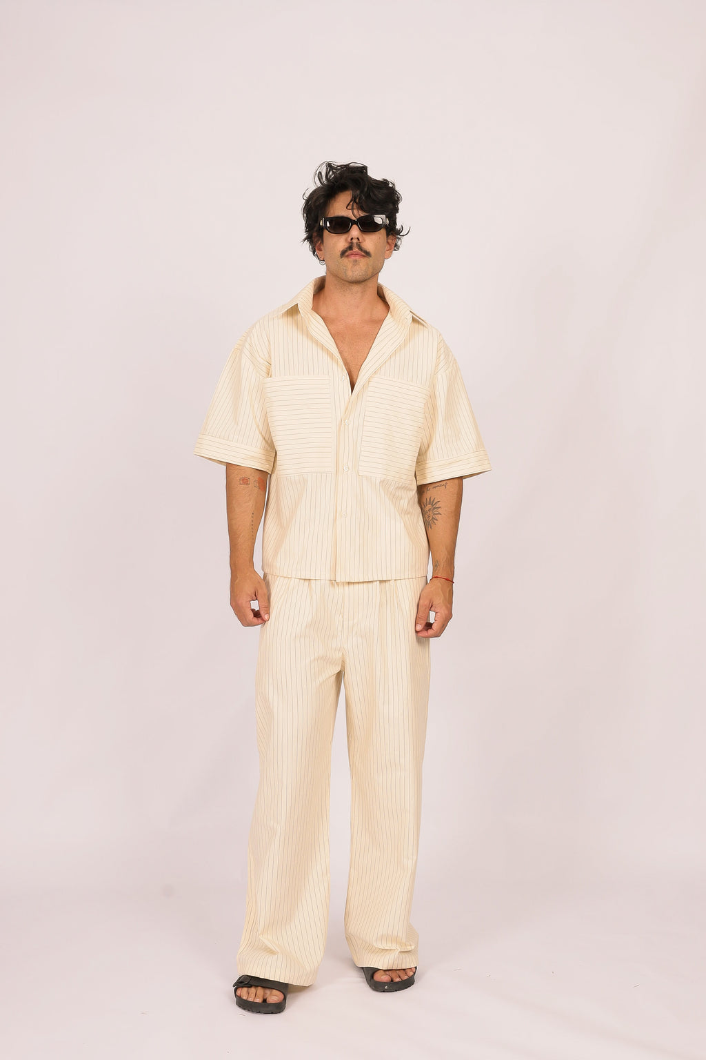 Camisa Bolsão Risca de Giz  Bege