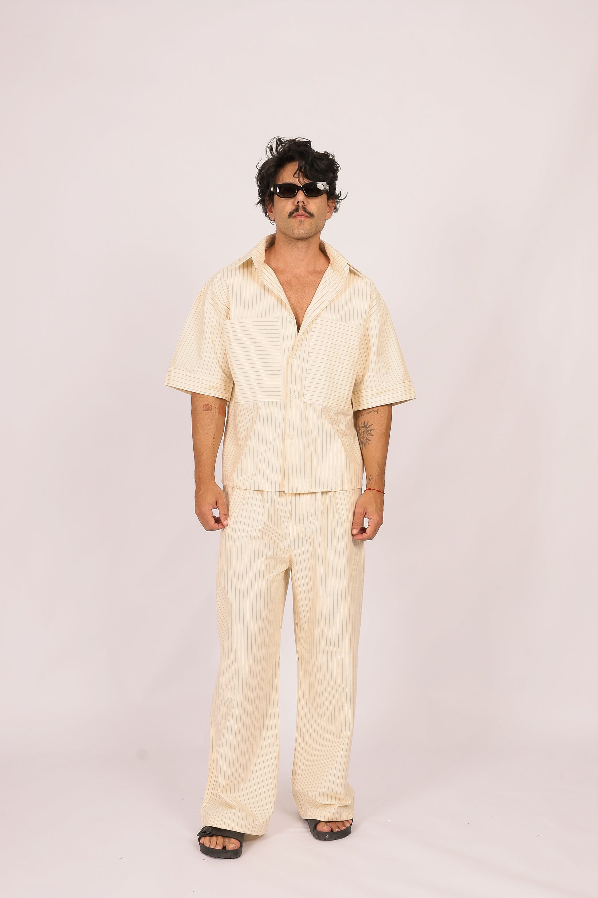 Camisa Bolsão Risca de Giz  Bege