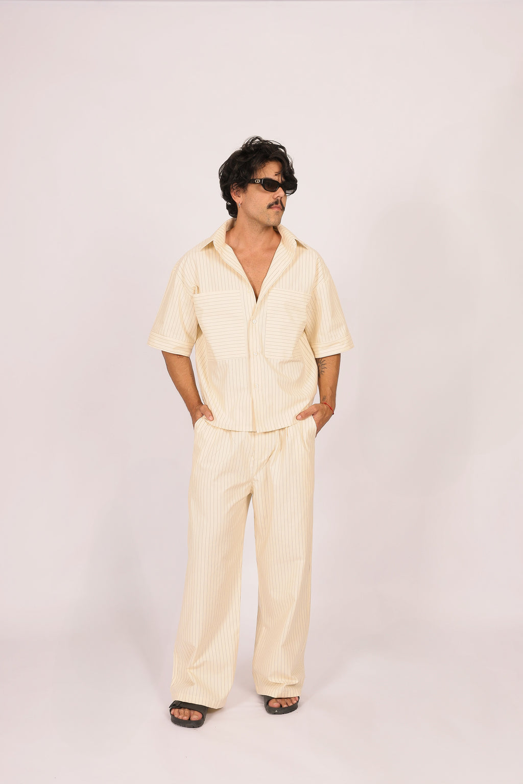 Camisa Bolsão Risca de Giz  Bege