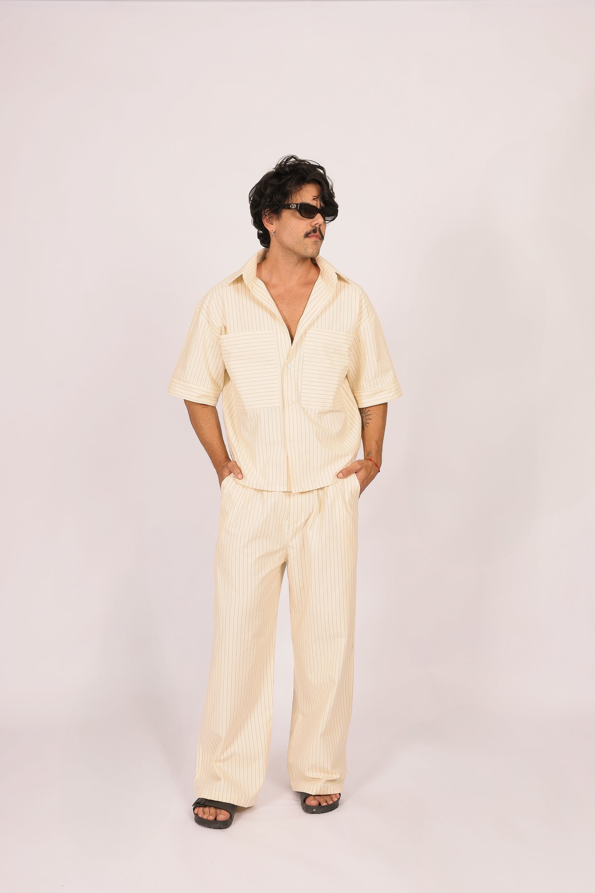 Camisa Bolsão Risca de Giz  Bege
