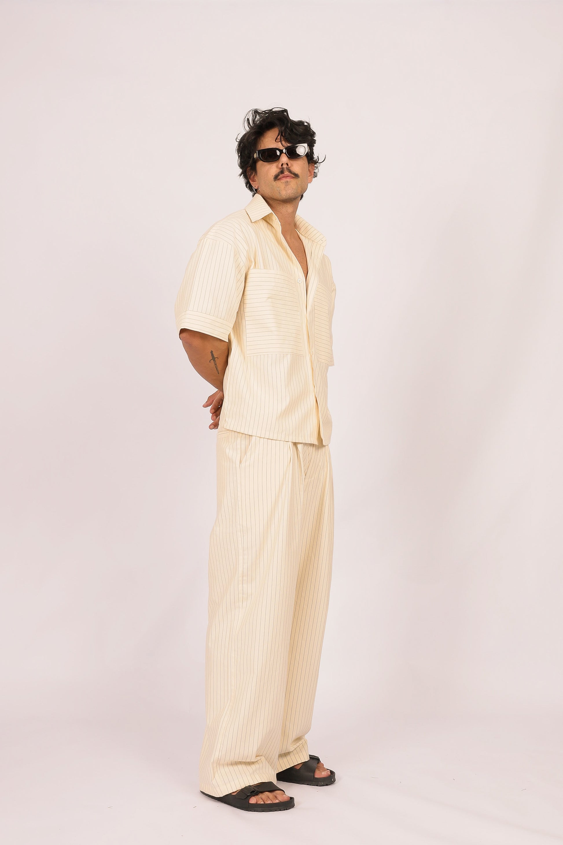 Camisa Bolsão Risca de Giz  Bege