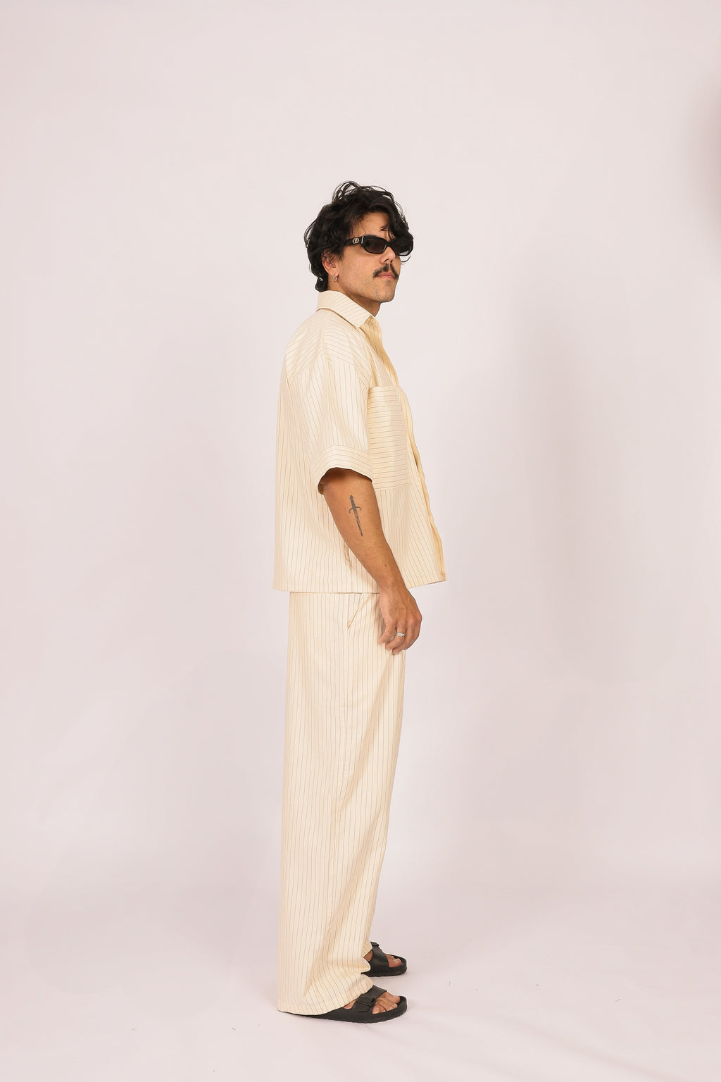 Camisa Bolsão Risca de Giz  Bege