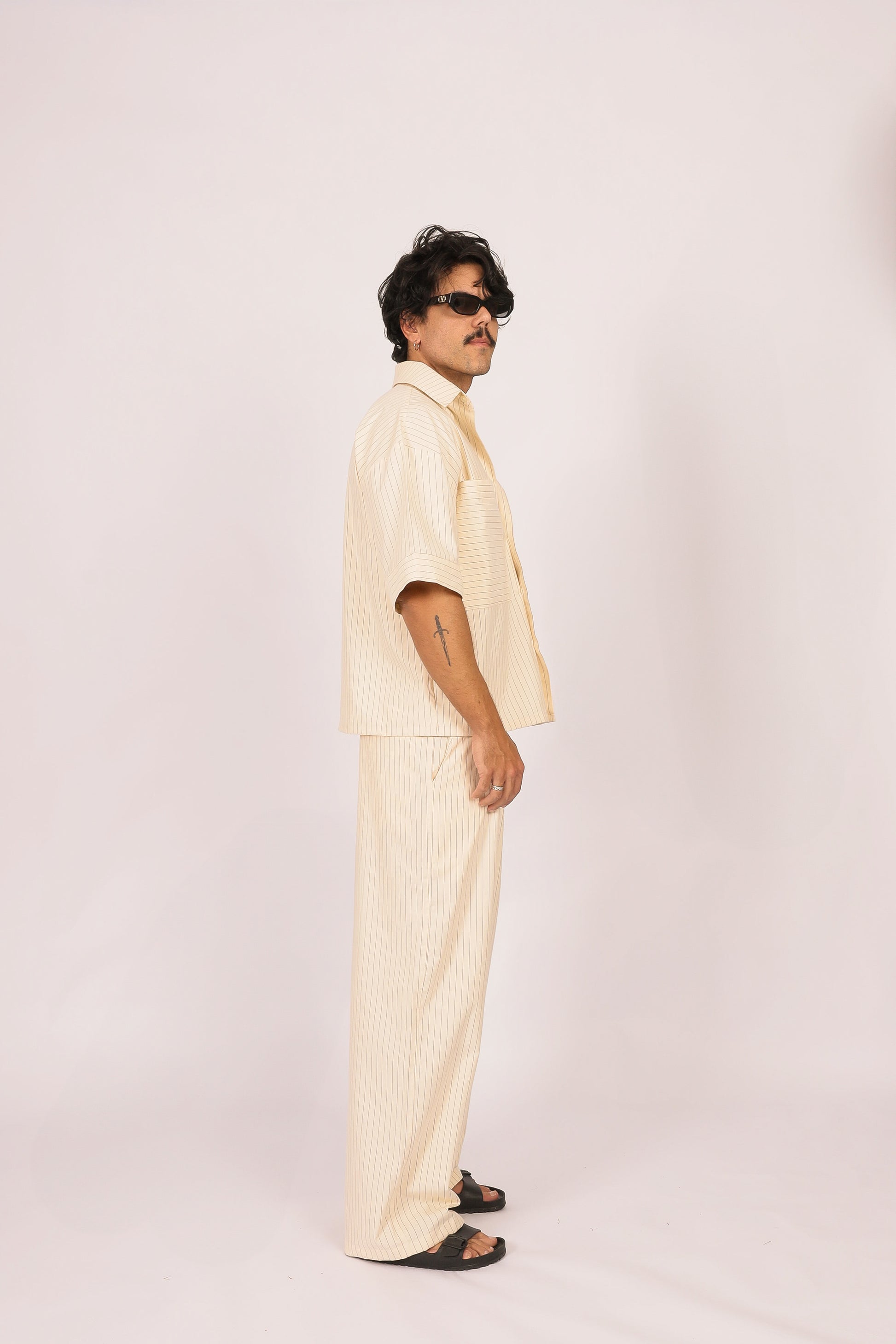 Camisa Bolsão Risca de Giz  Bege