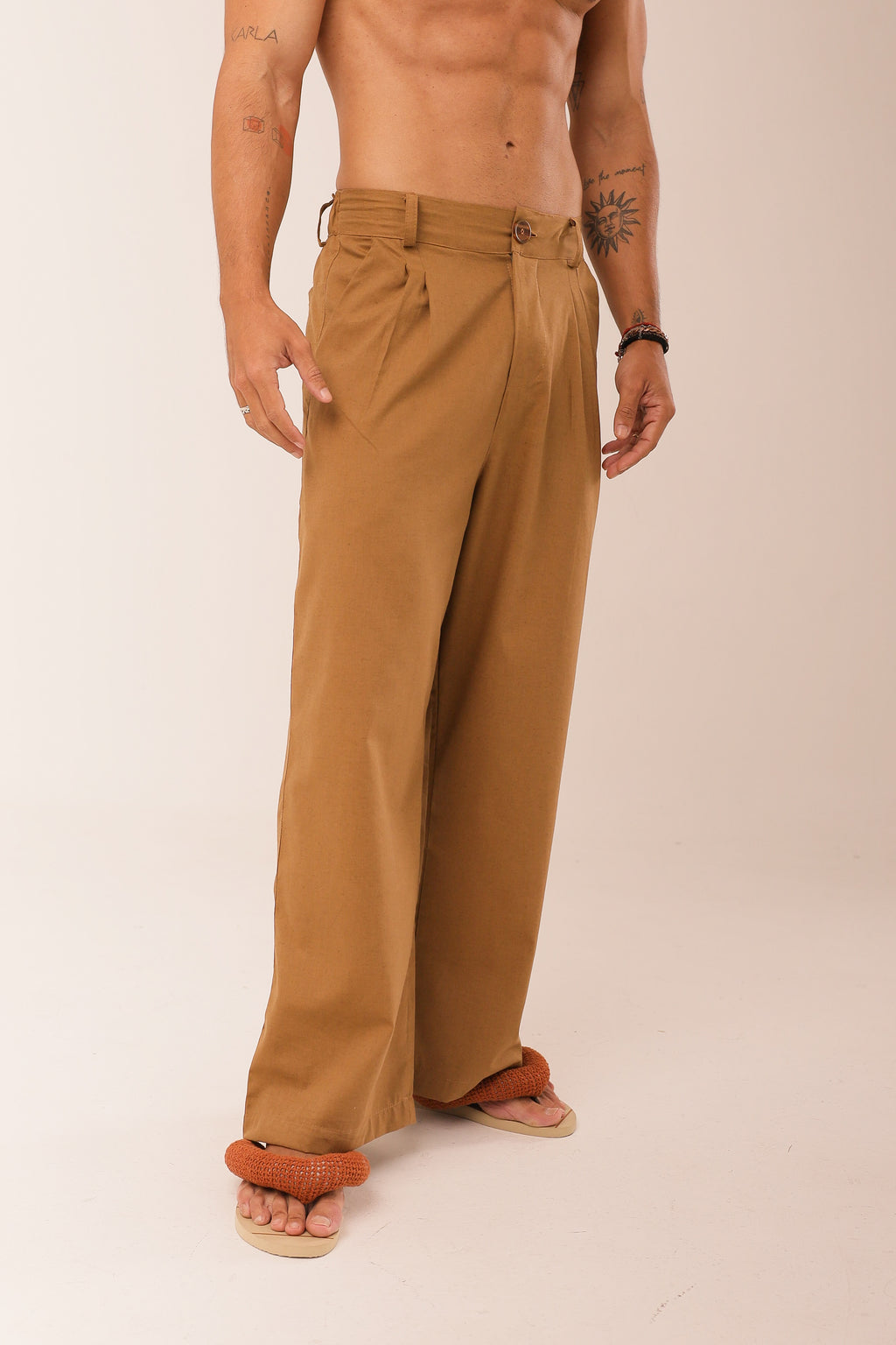 Calça Over Pregas Marrom
