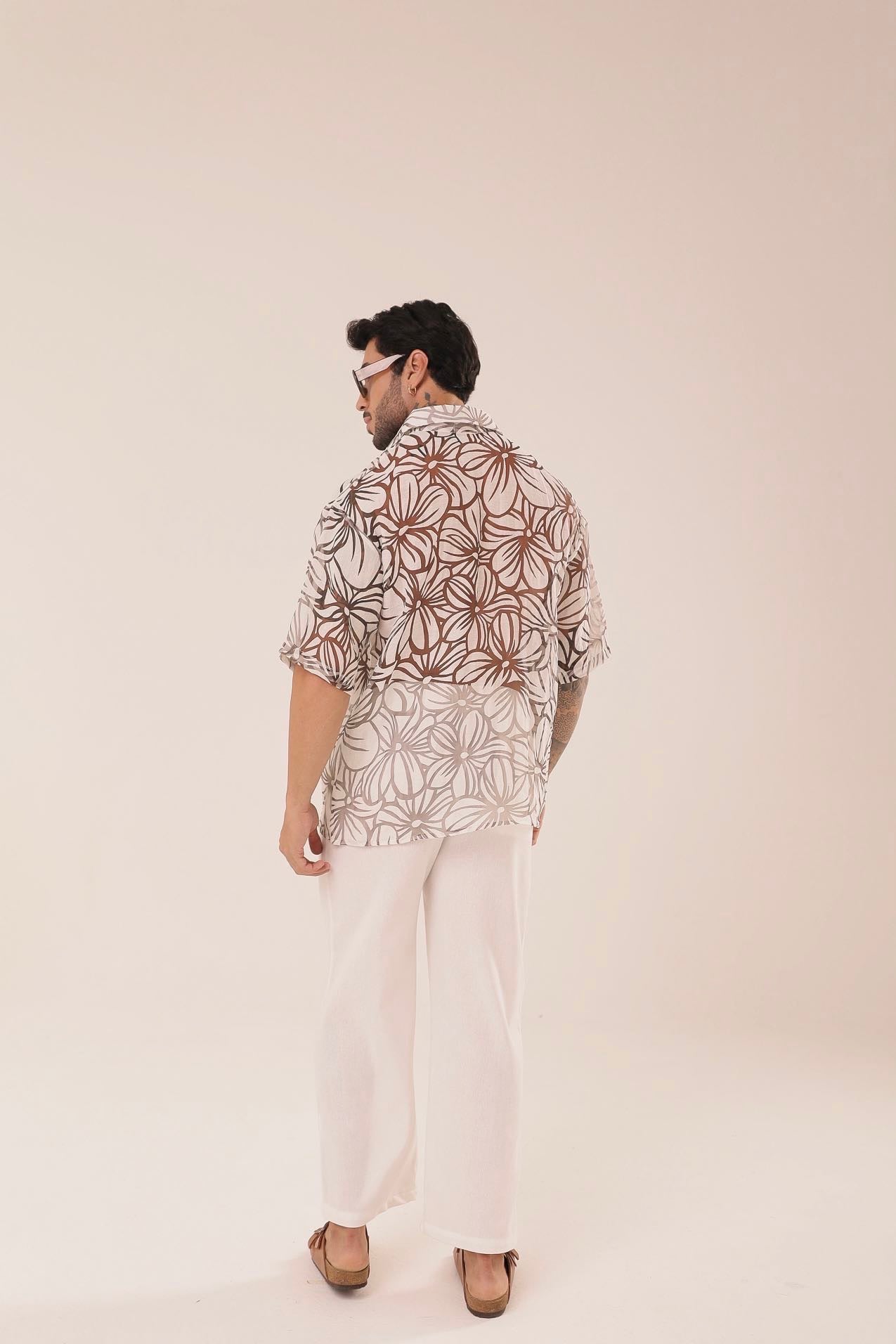 Camisa Ampla Flores Off ㅤ ㅤㅤㅤㅤㅤㅤㅤㅤㅤㅤㅤ