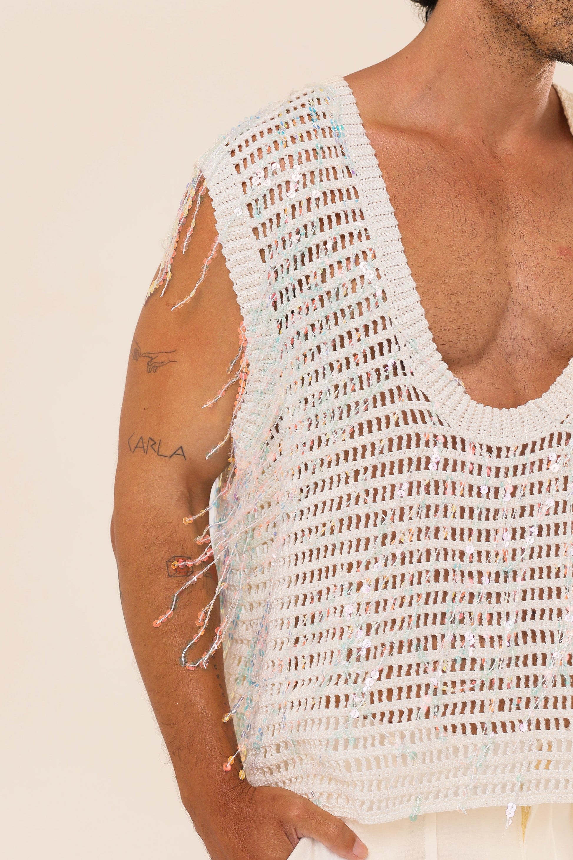 Regata Crochê Franjas Paetê Off White