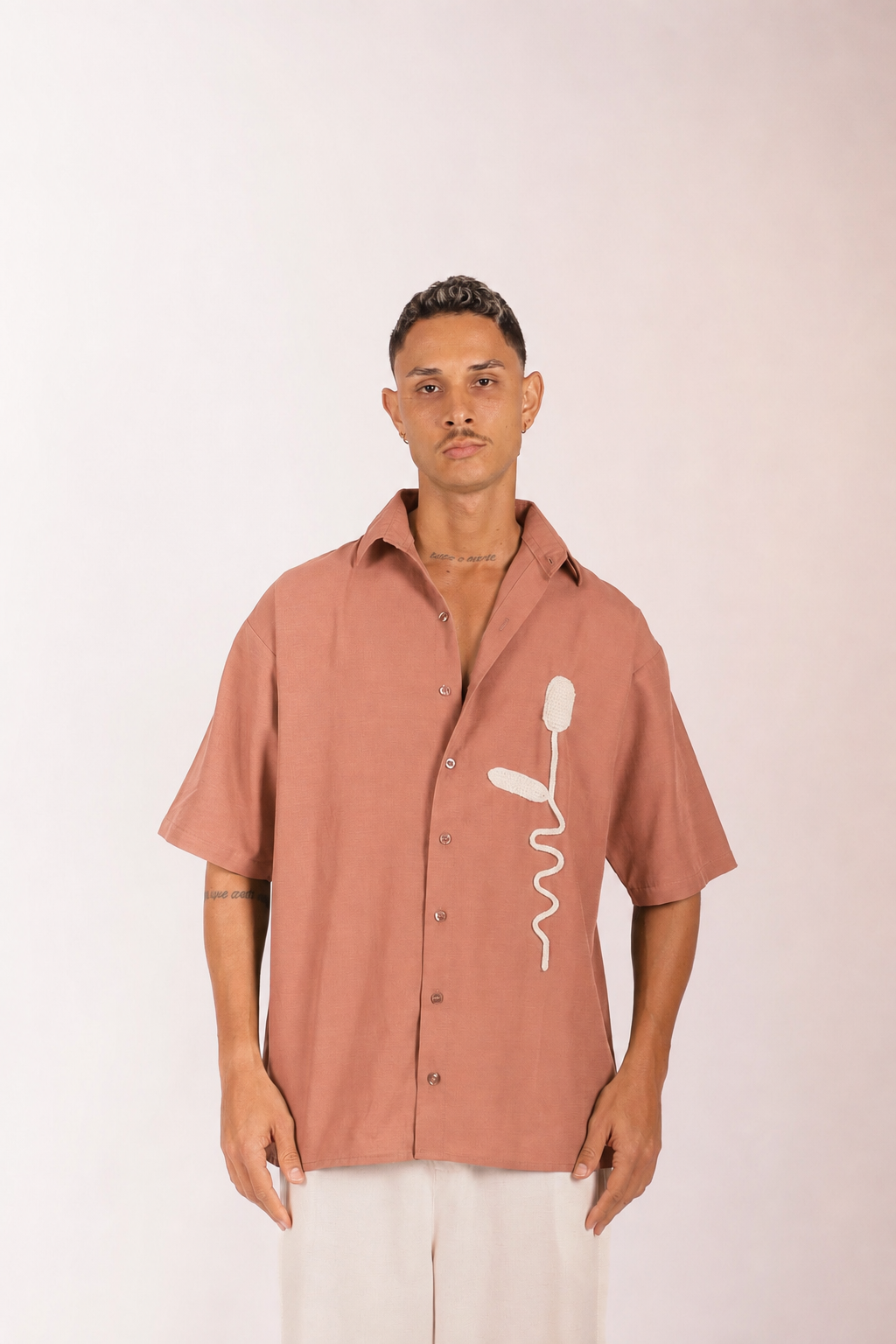 Camisa Flor de Gengibre Crochê Terracota