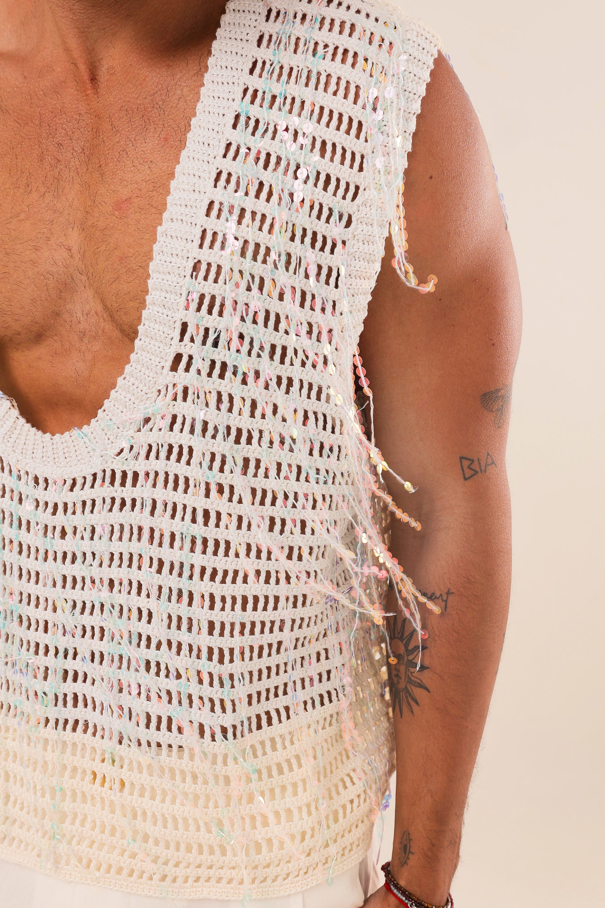 Regata Crochê Franjas Paetê Off White