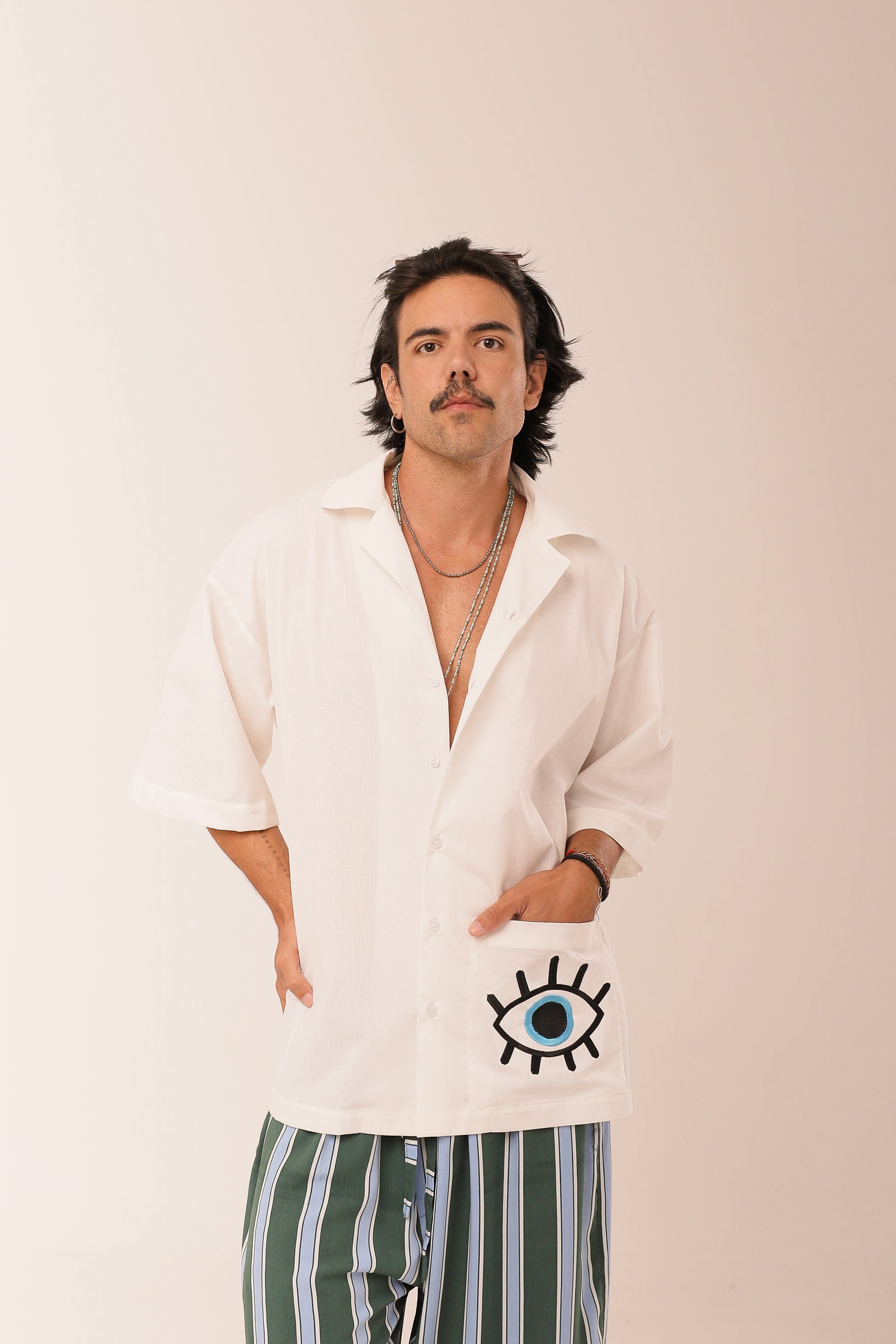 Camisa Ampla Olhar Sagrado Off White